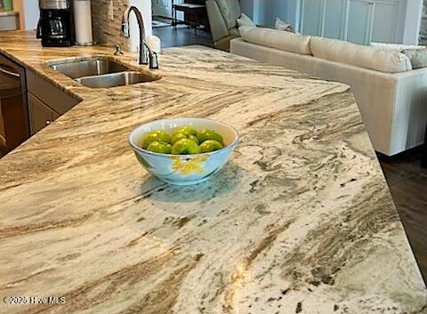 100557169 | Photo 14