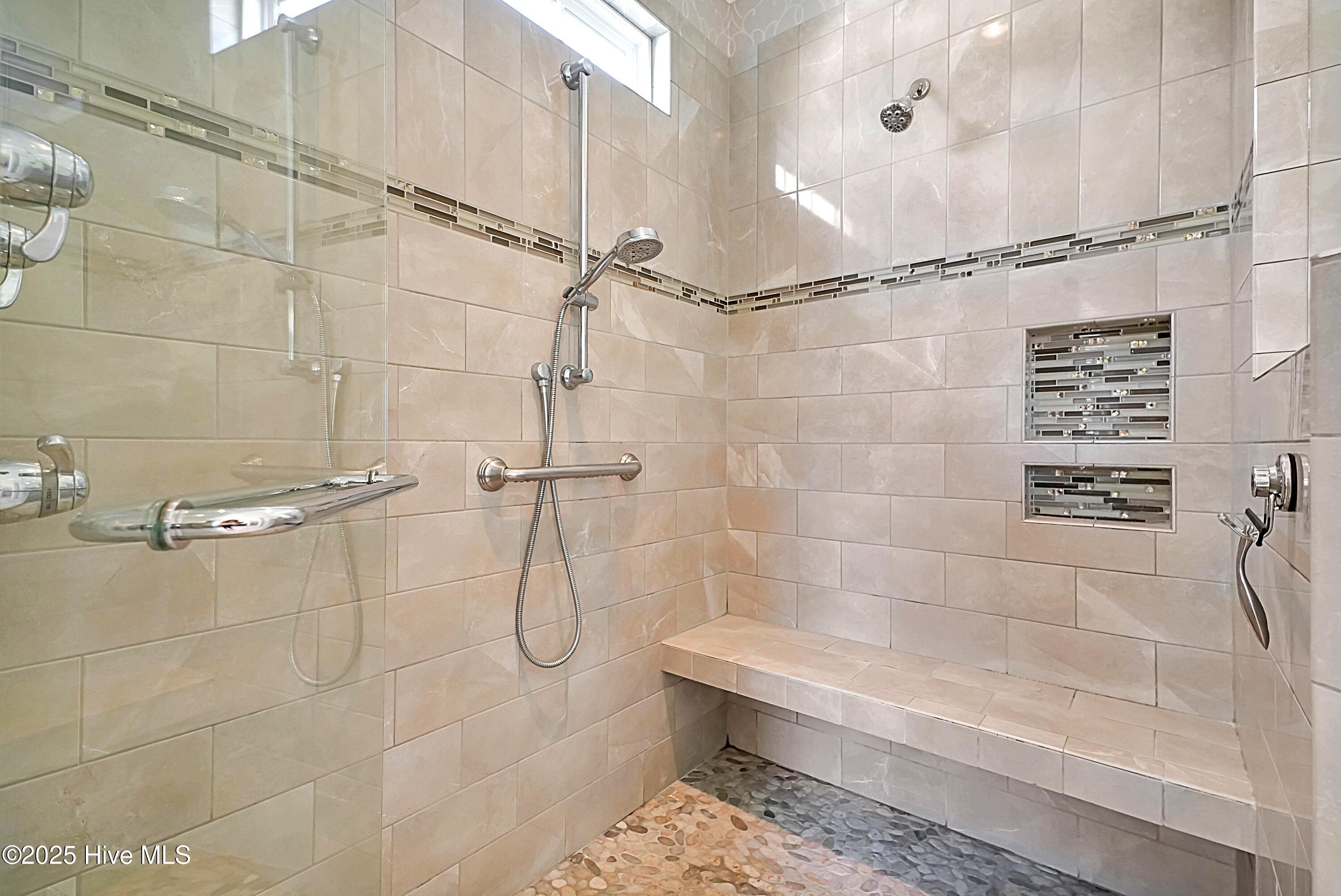 100557169 | Photo 33