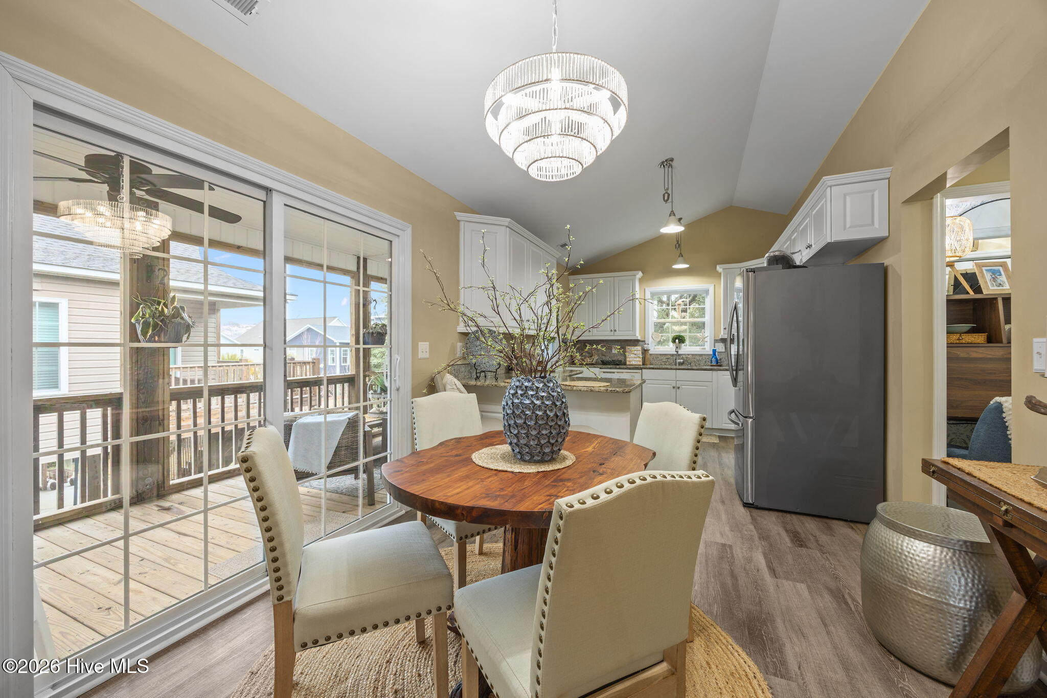 100553265 | Photo 14