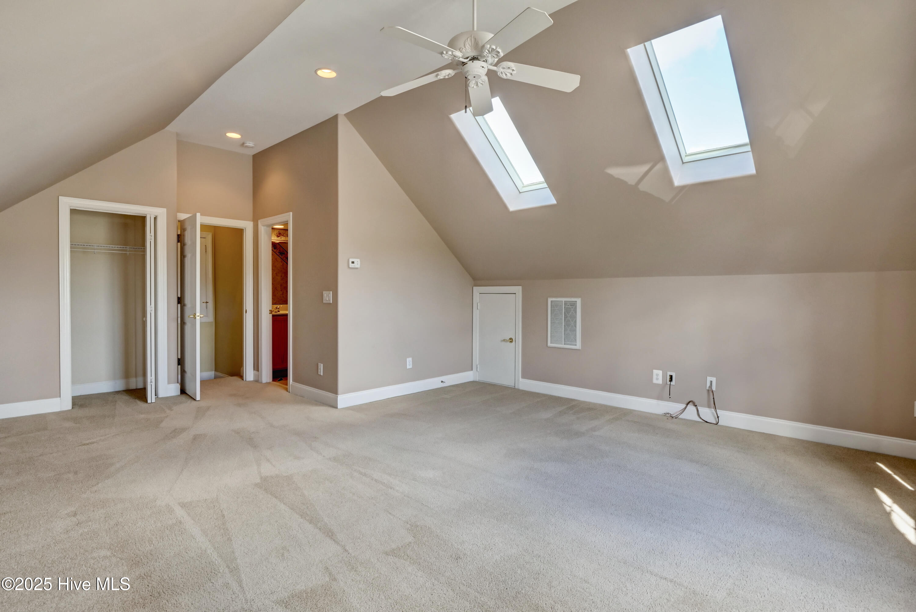 100539909 | Photo 29