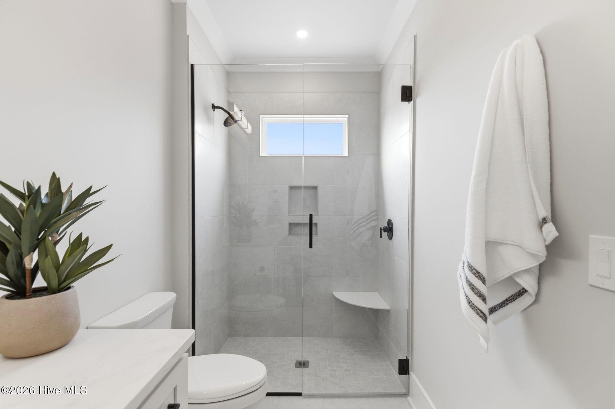 100544880 | Photo 23