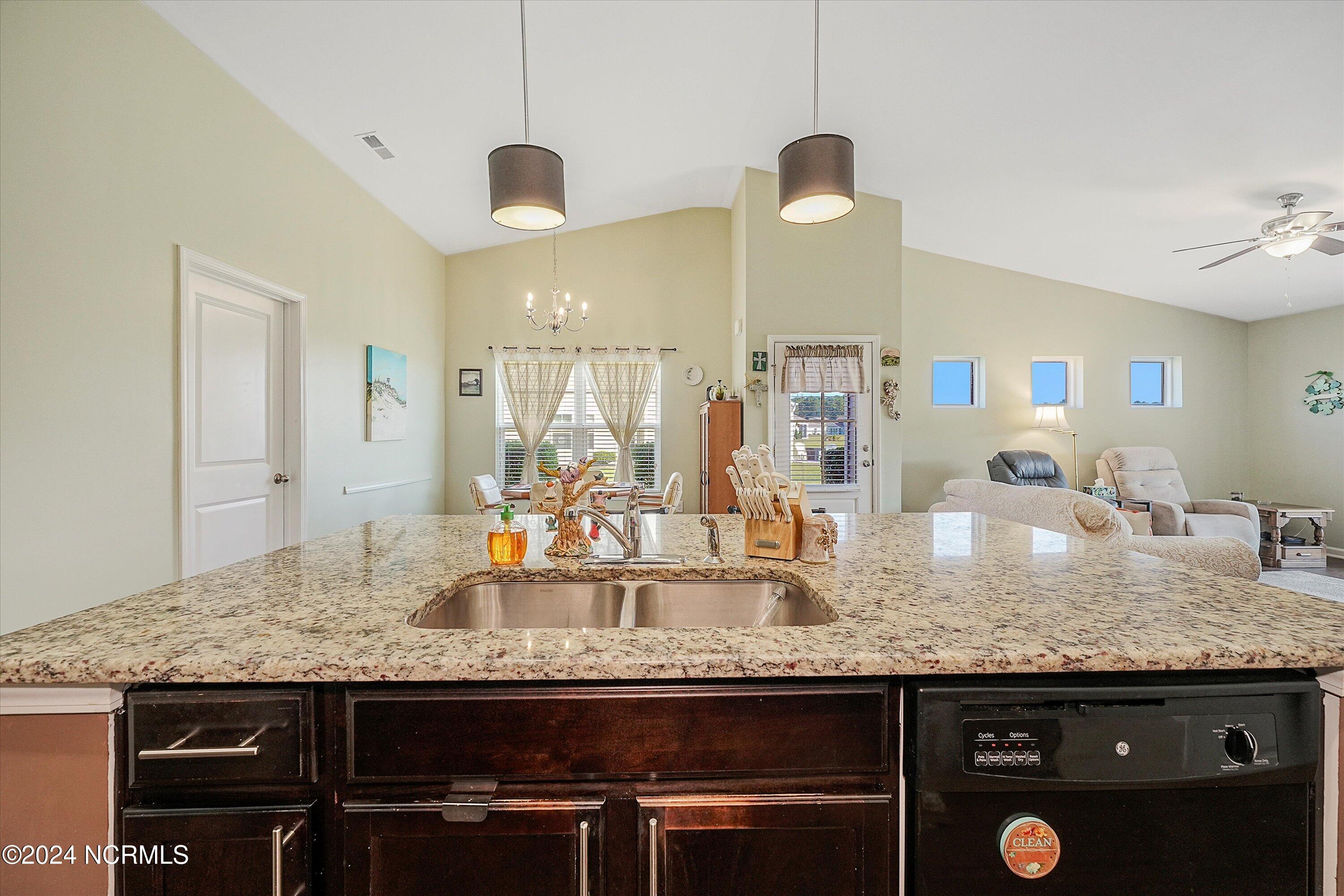 100544330 | Photo 10