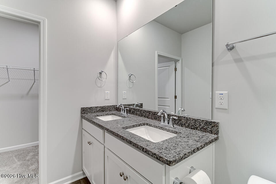 100557891 | Photo 13