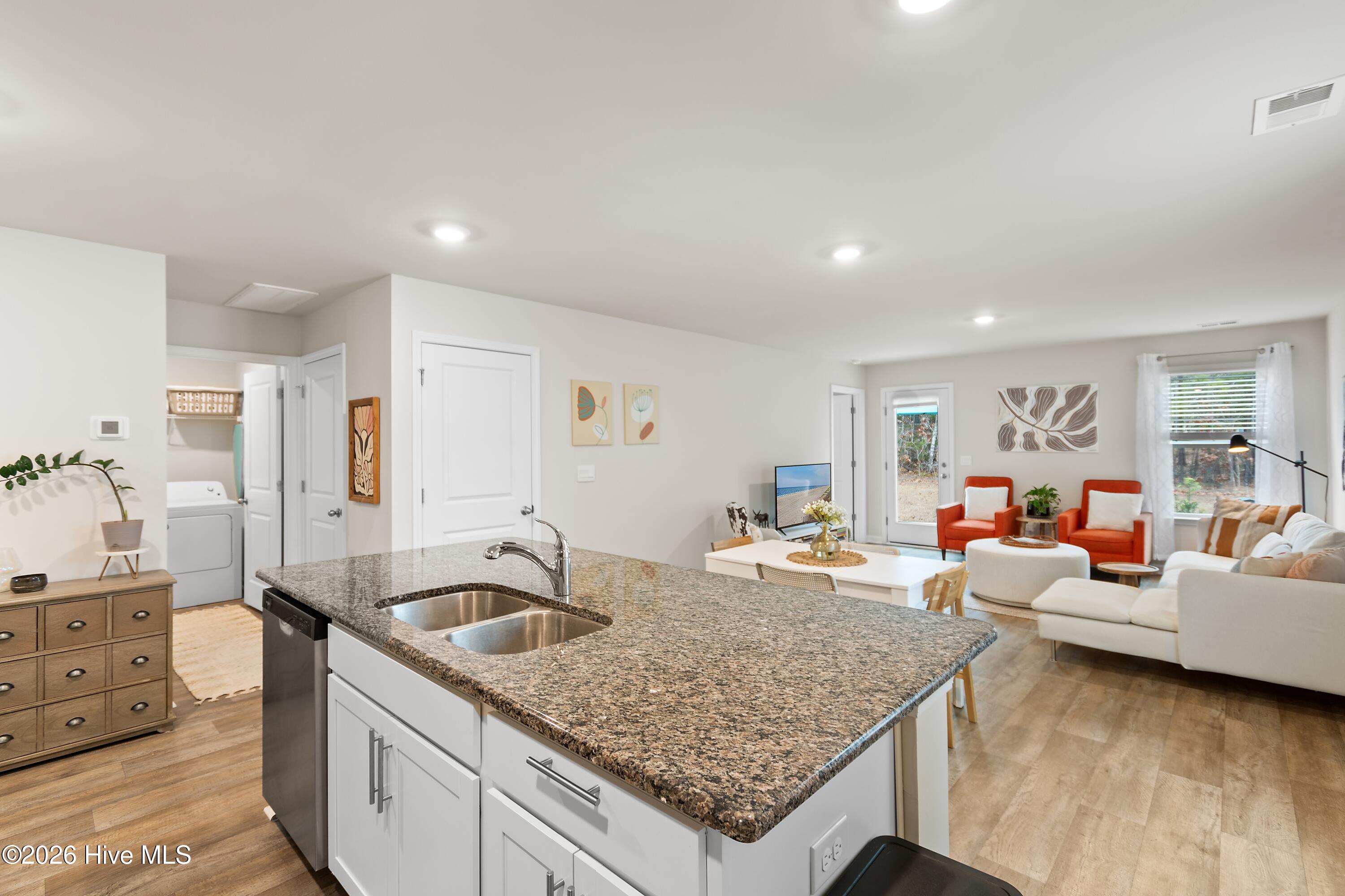 100549910 | Photo 13