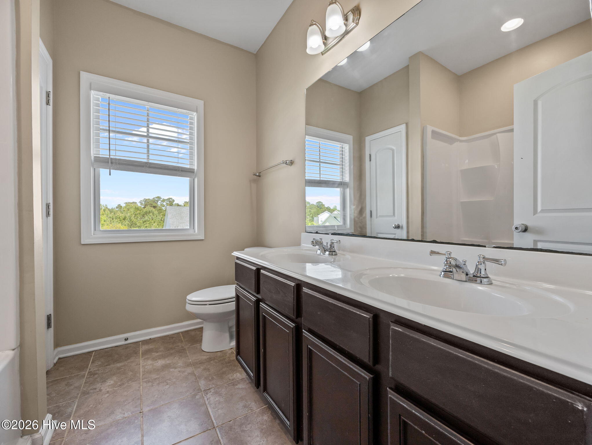 100568033 | Photo 25