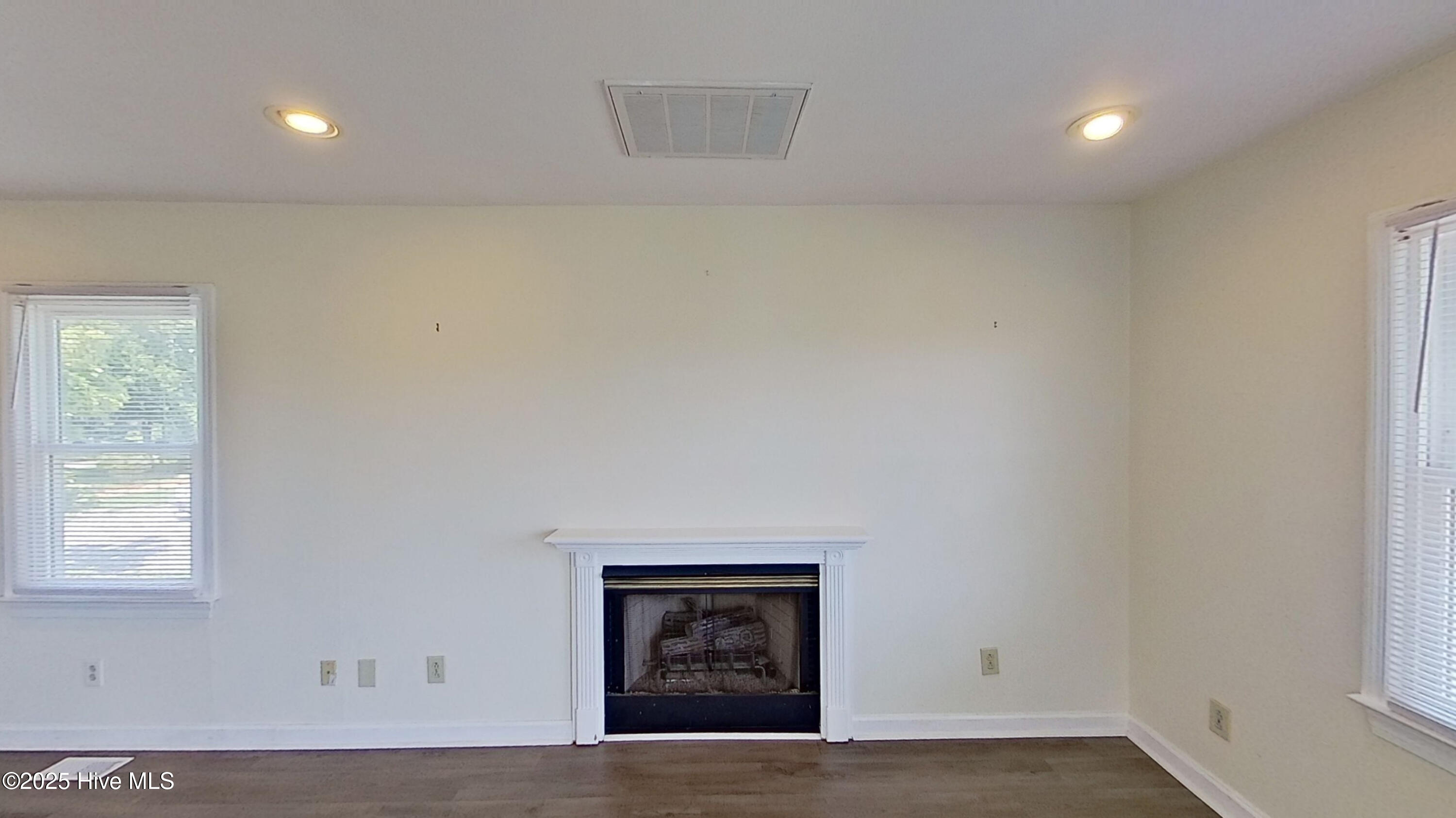 100543059 | Photo 23