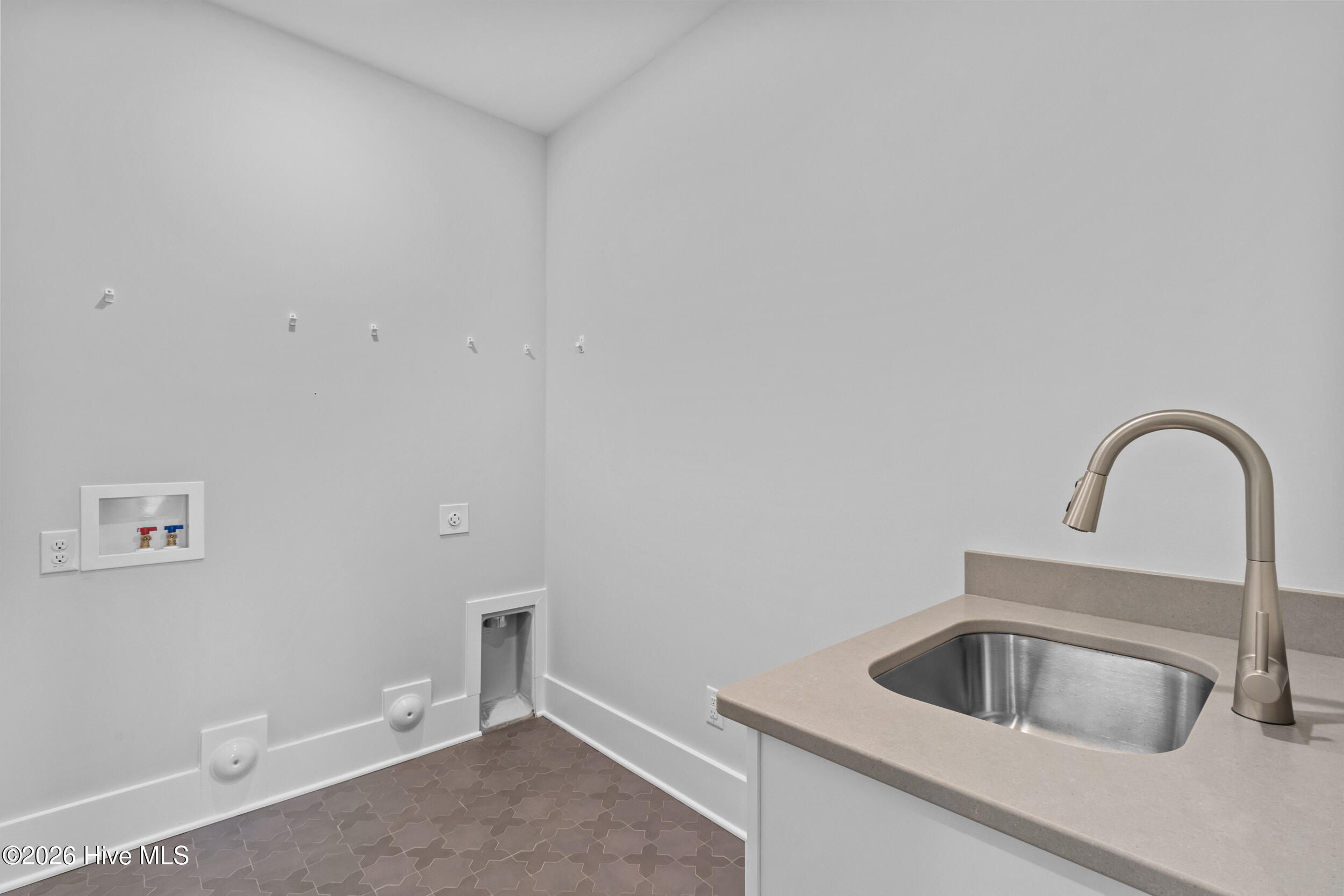 100568514 | Photo 40