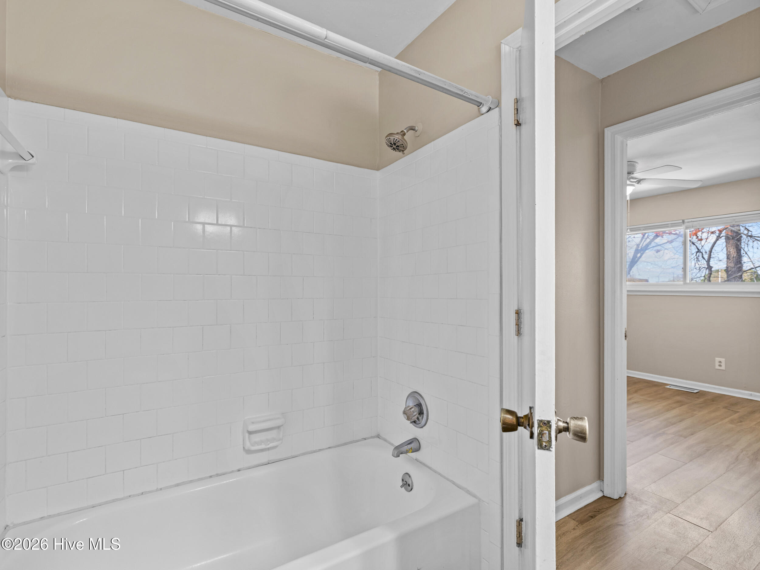 100560419 | Photo 30