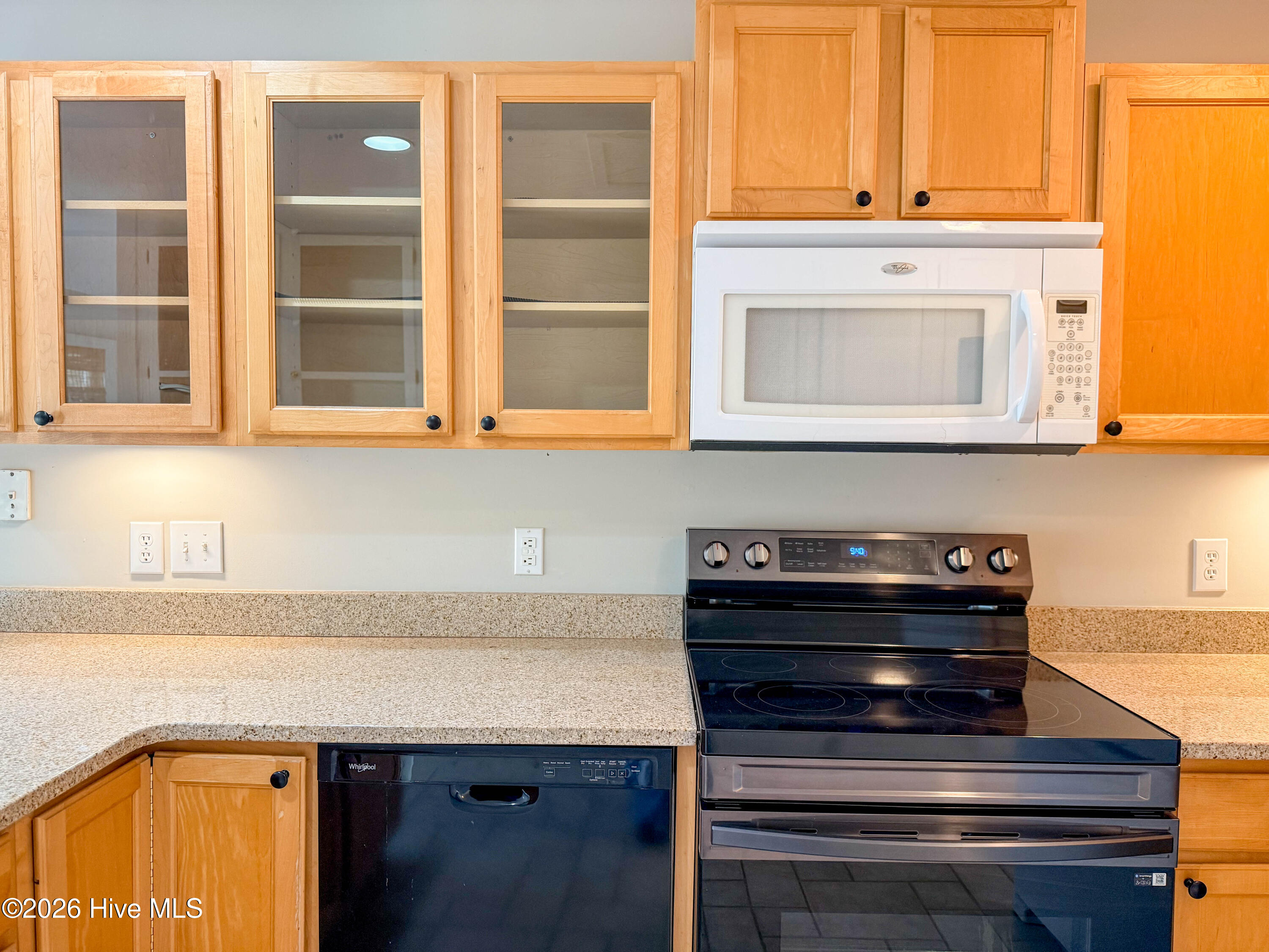 100562741 | Photo 16