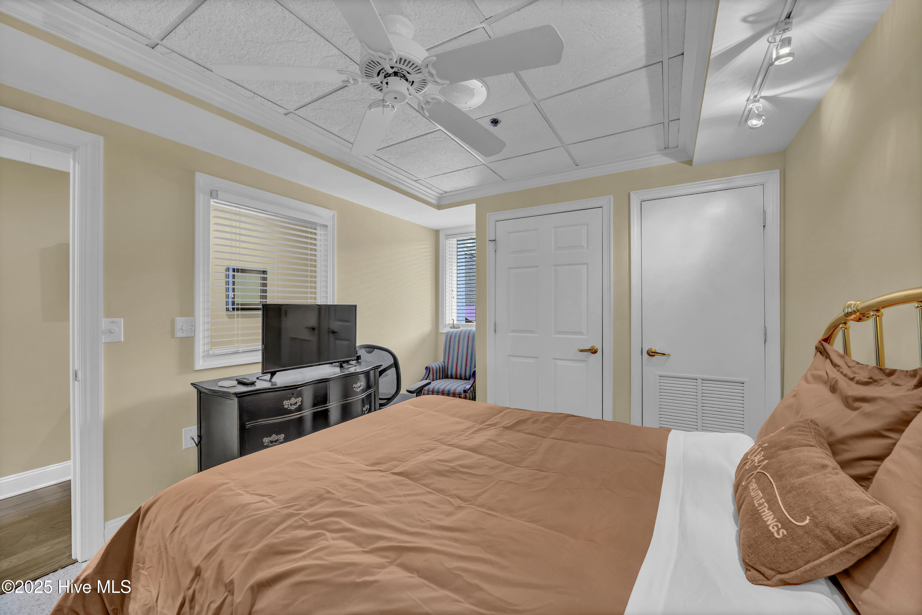 100546499 | Photo 24