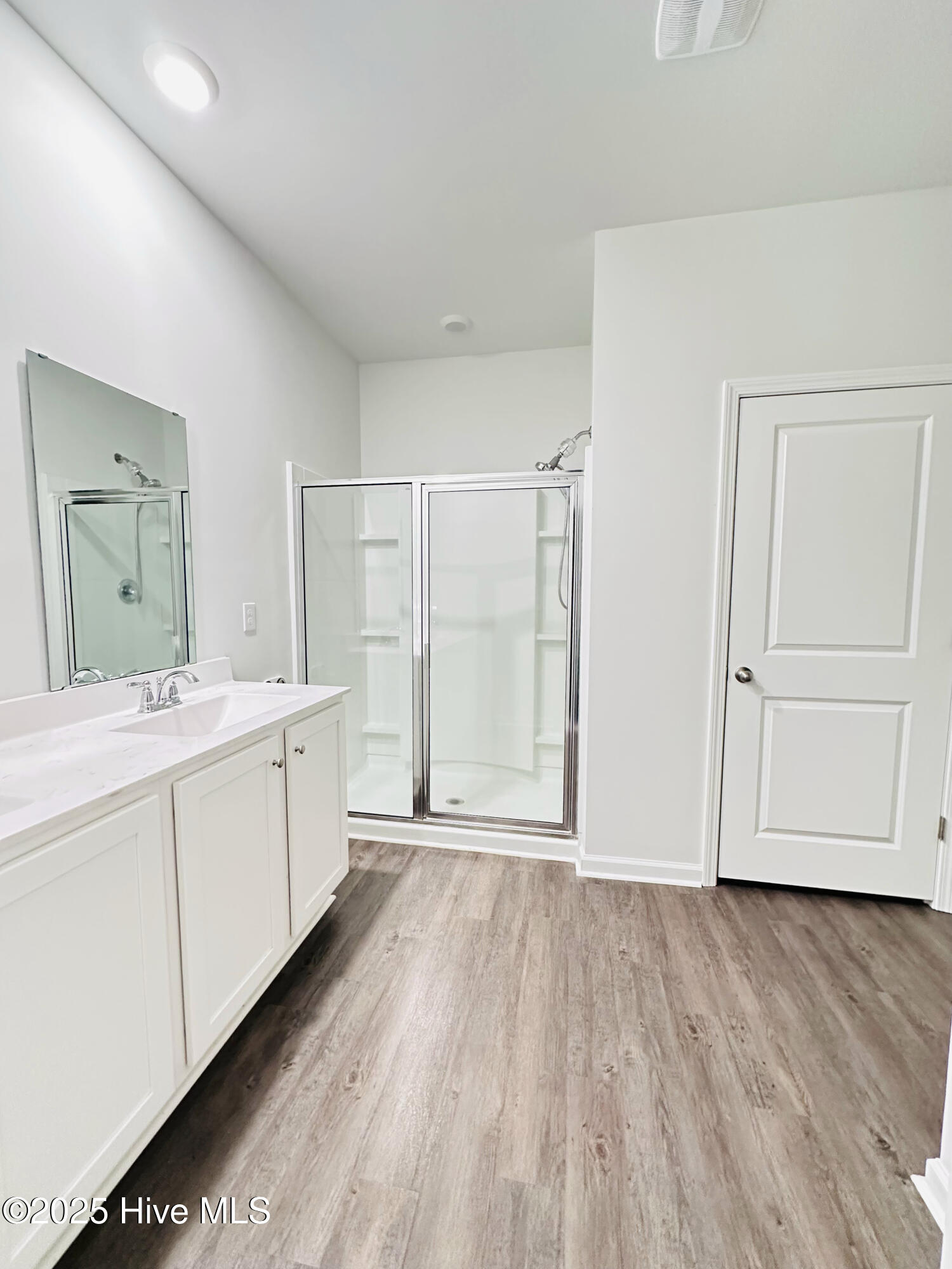 100525143 | Photo 36