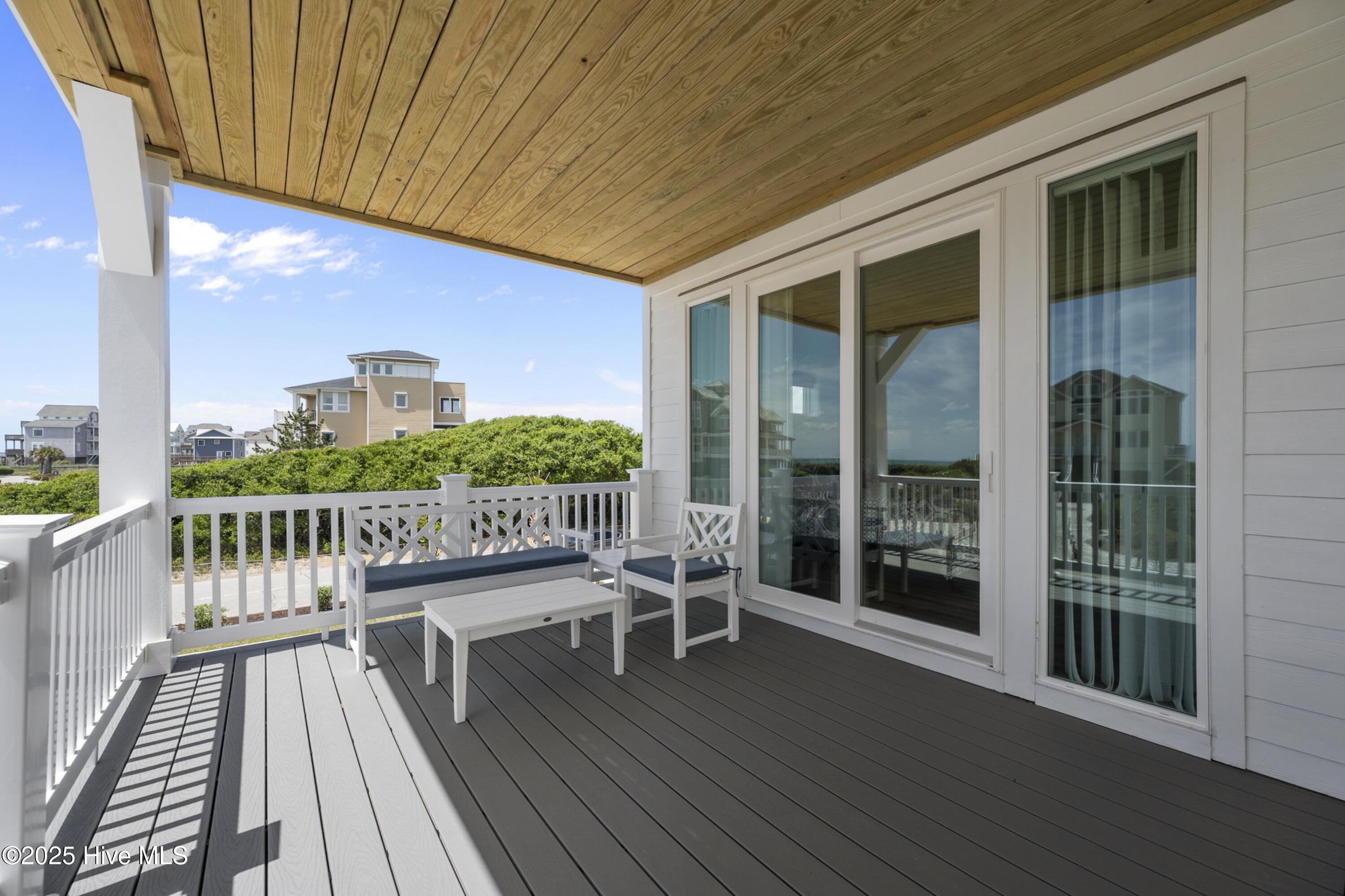 100510701 | Photo 64