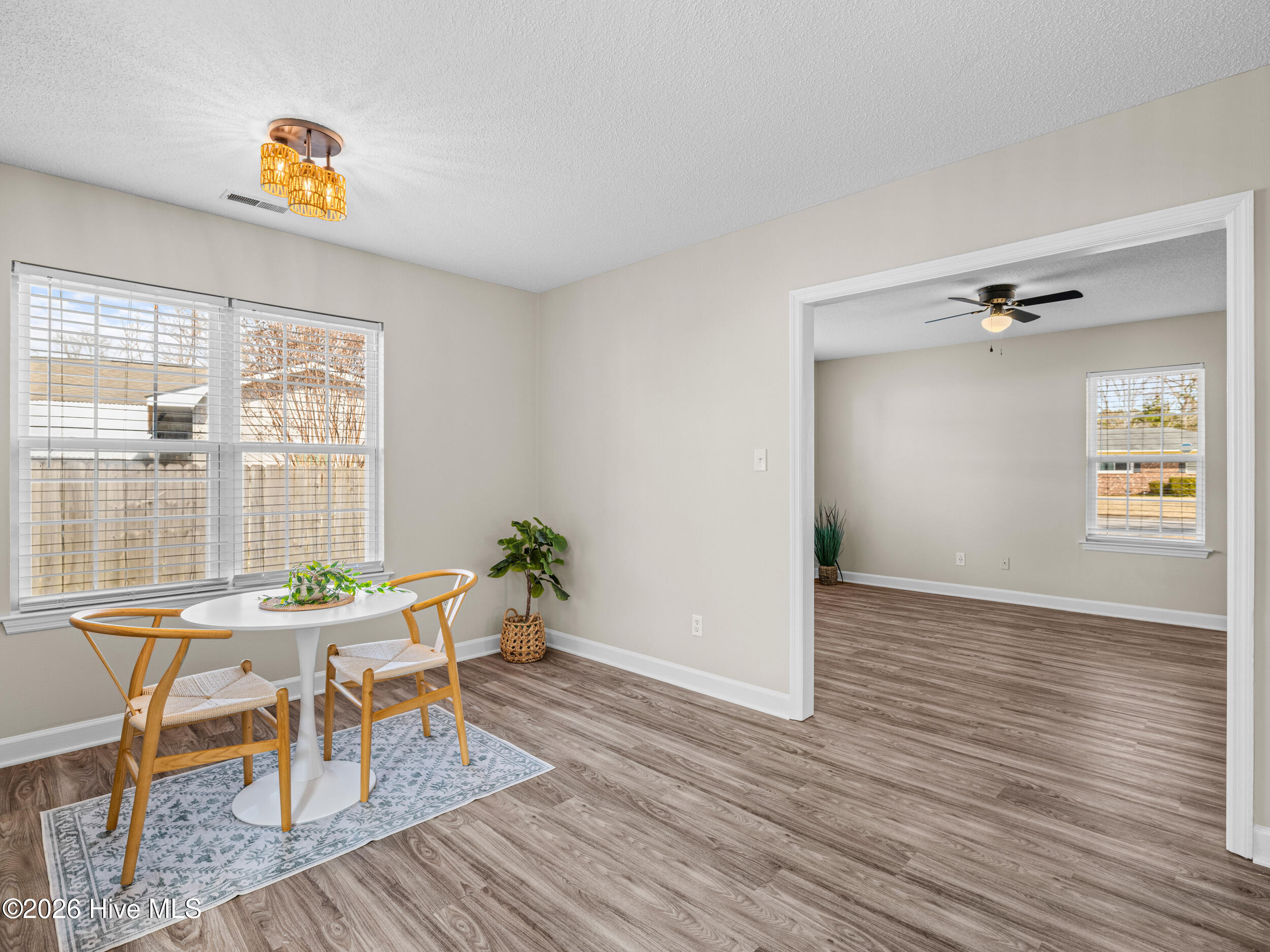 100554469 | Photo 16