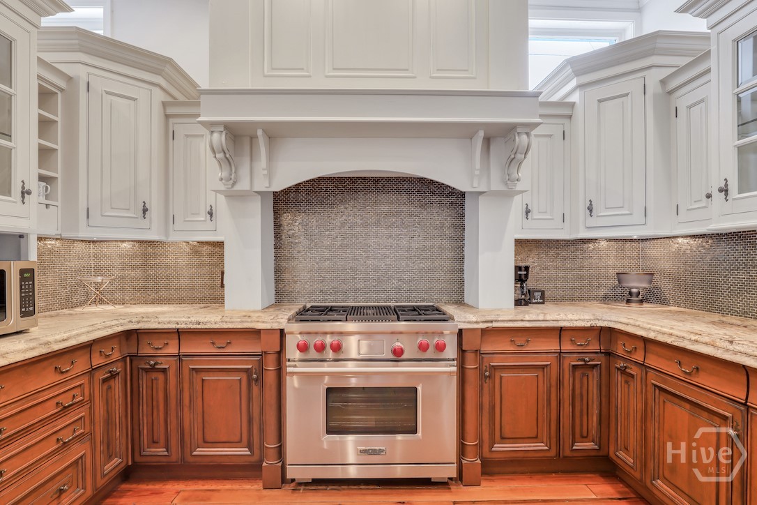 Photo 4 of House for sale at 1014 Abercorn St, Savannah, GA 31401 | MLS# SA345508 | Listing updated on 2026-10-09