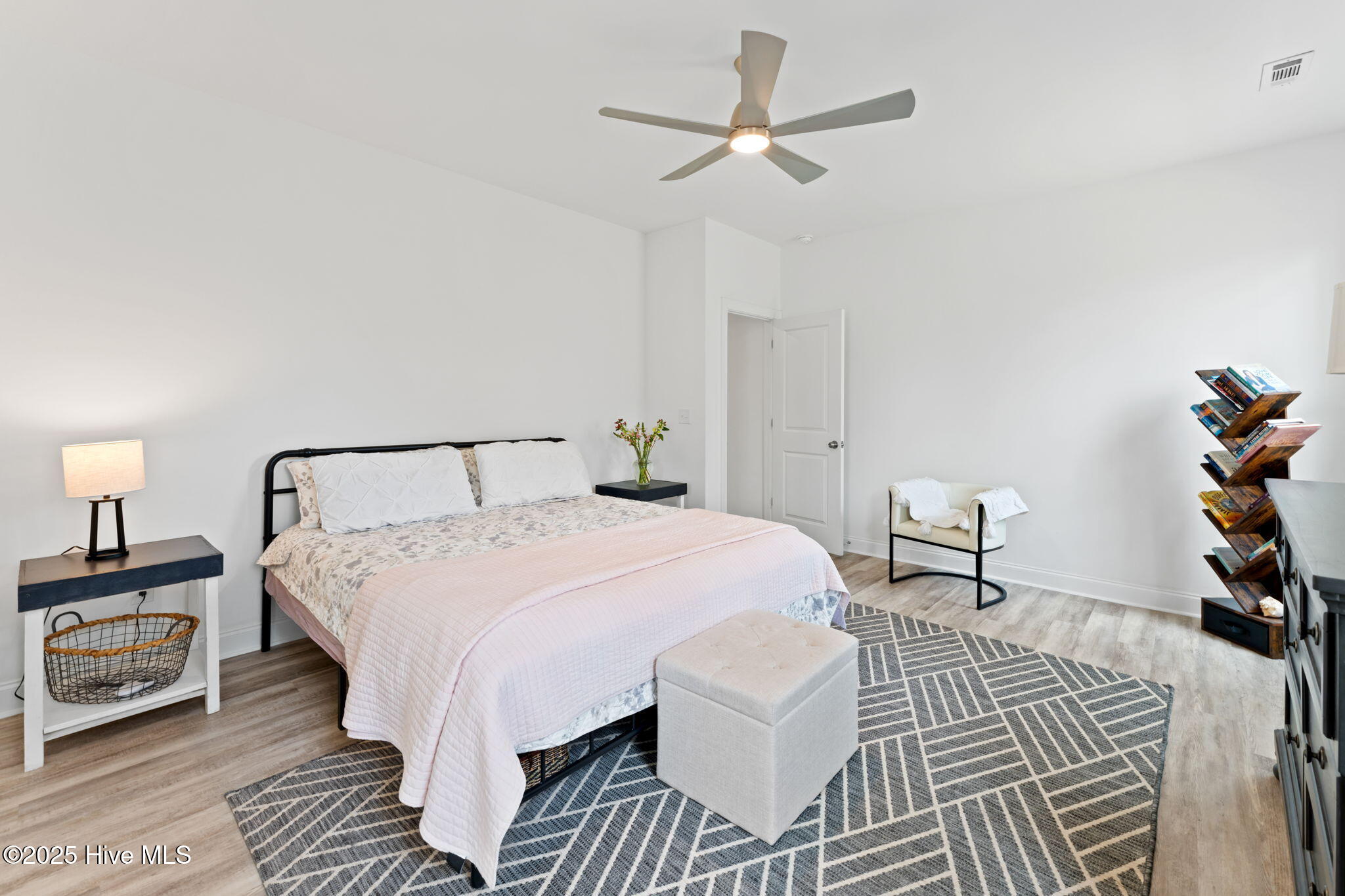 100528338 | Photo 25