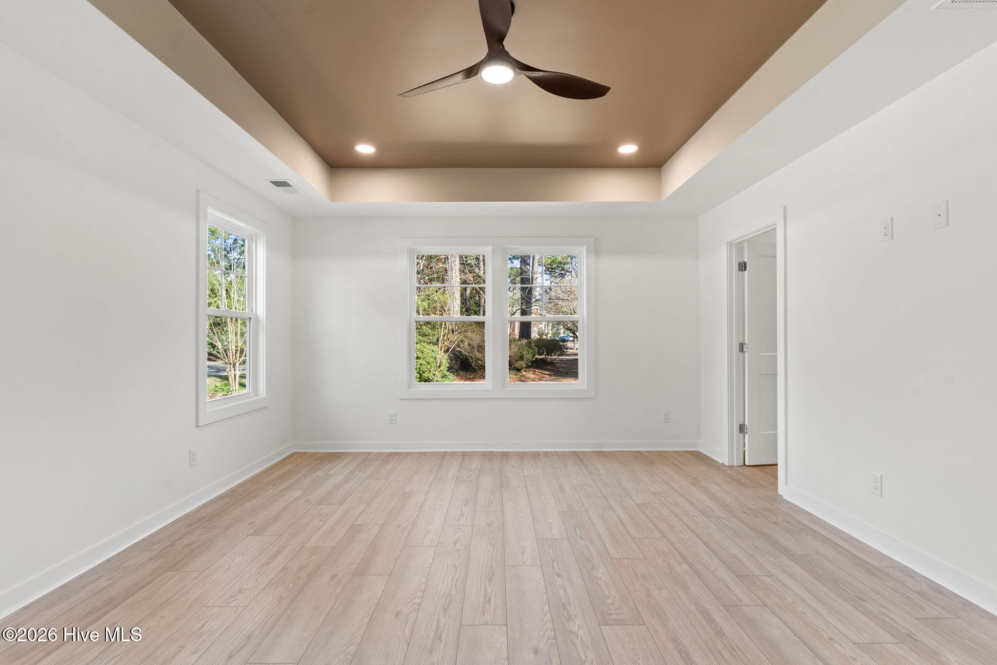 100559220 | Photo 22