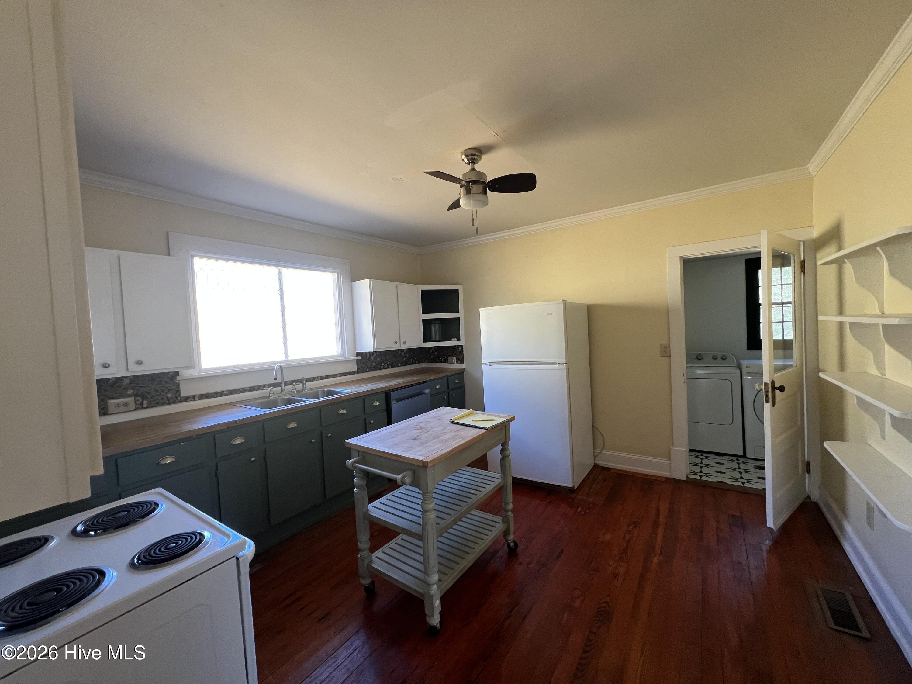 915 Saint David Street