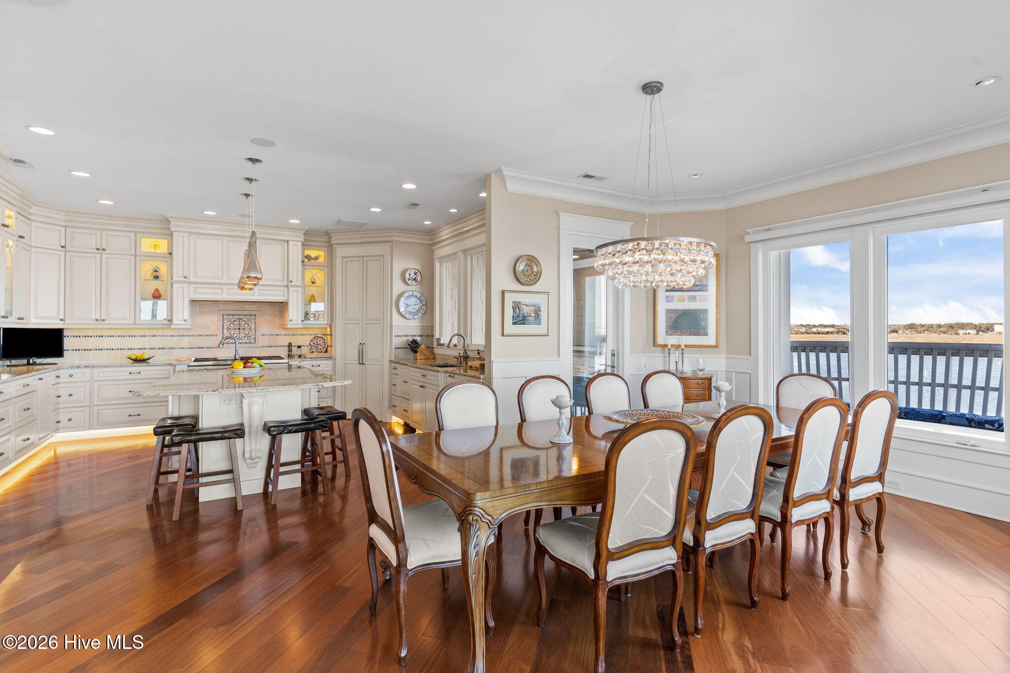 100554777 | Photo 19