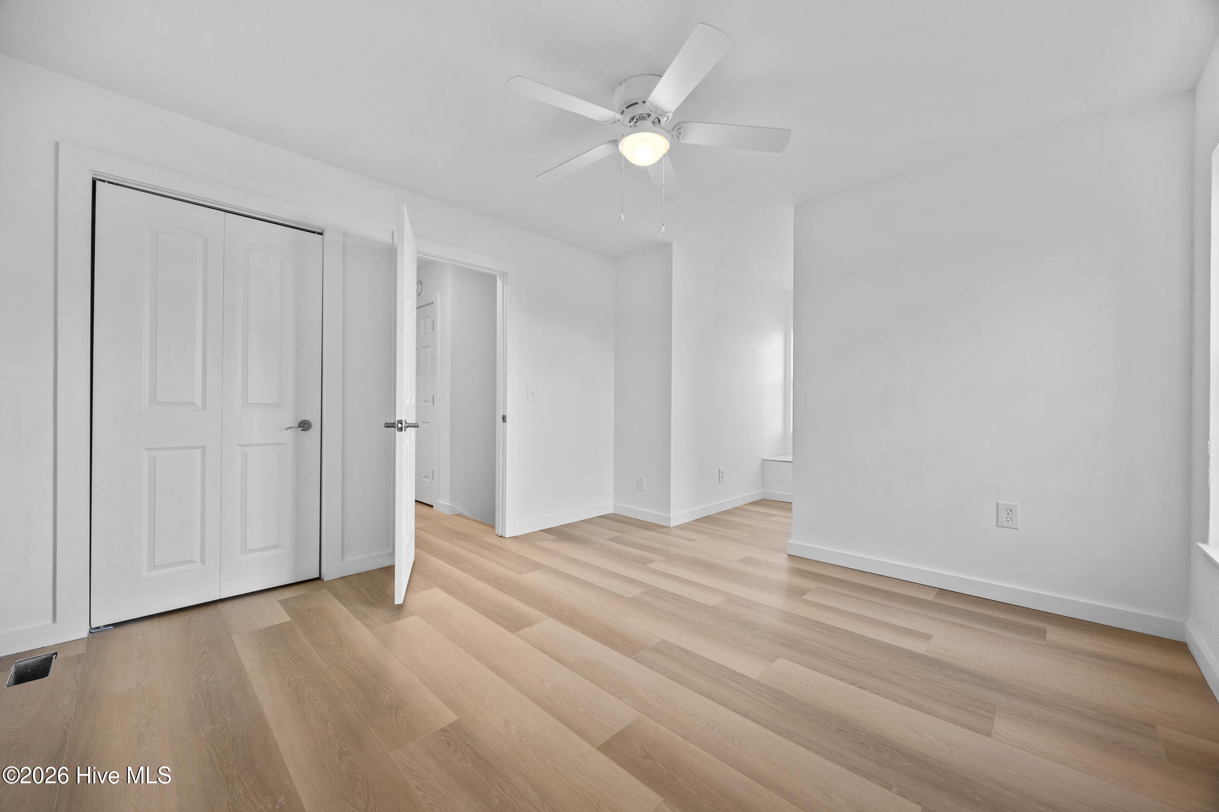 100557284 | Photo 24