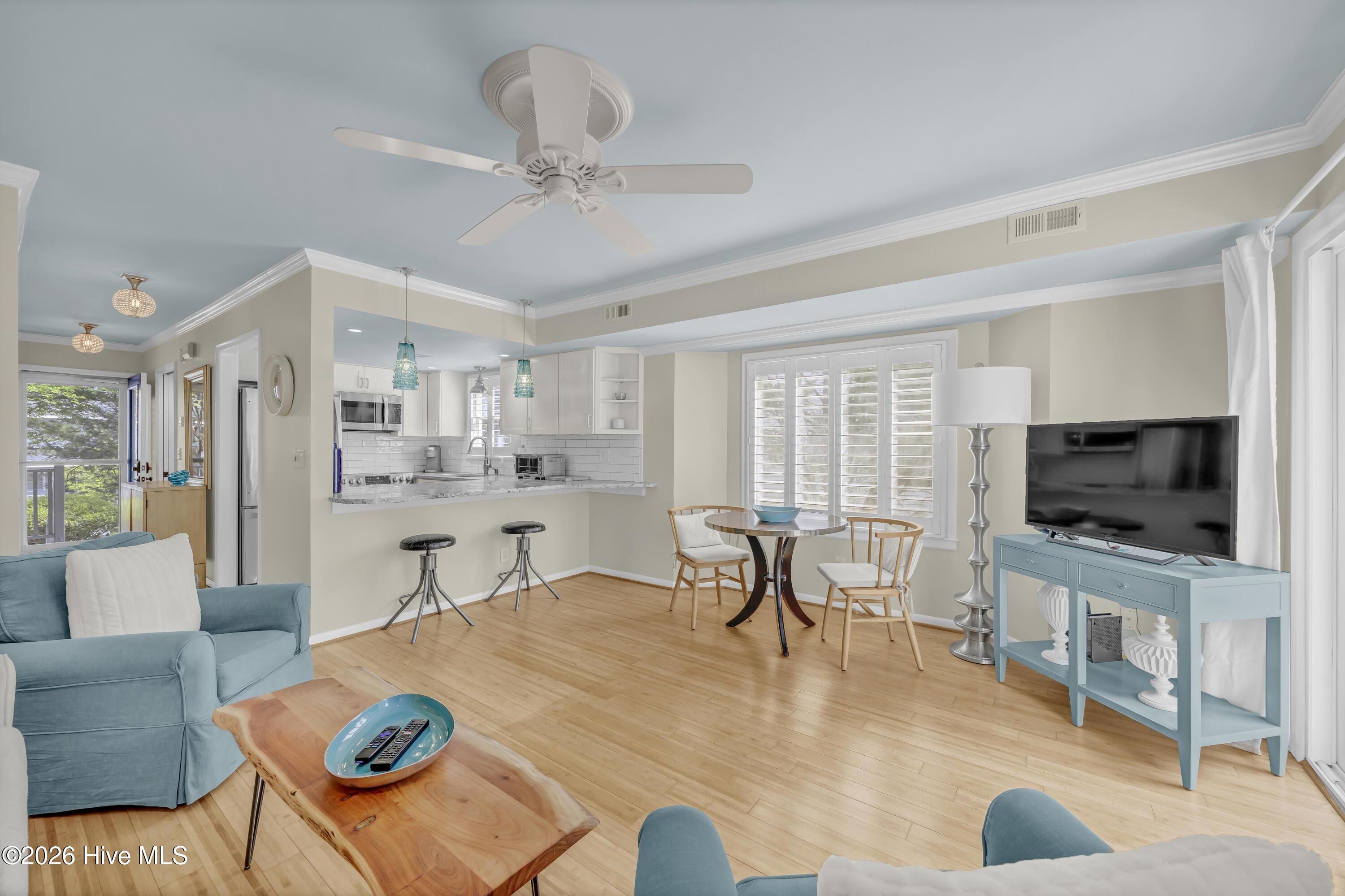 100567252 | Photo 11