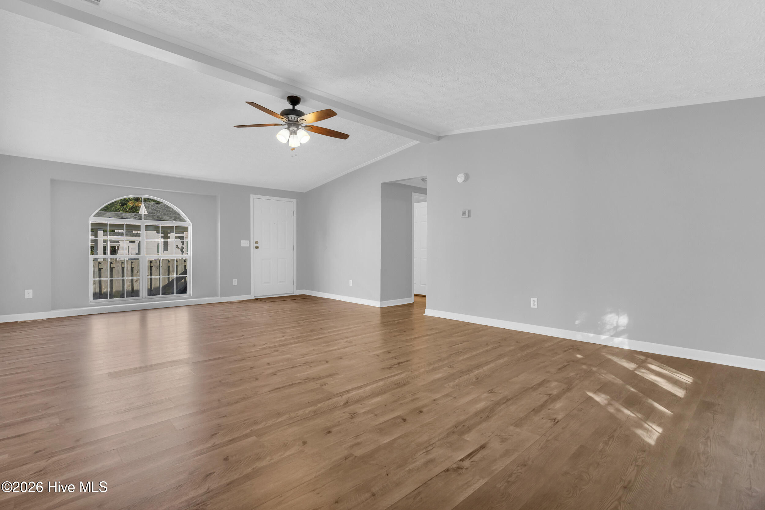 100550344 | Photo 12