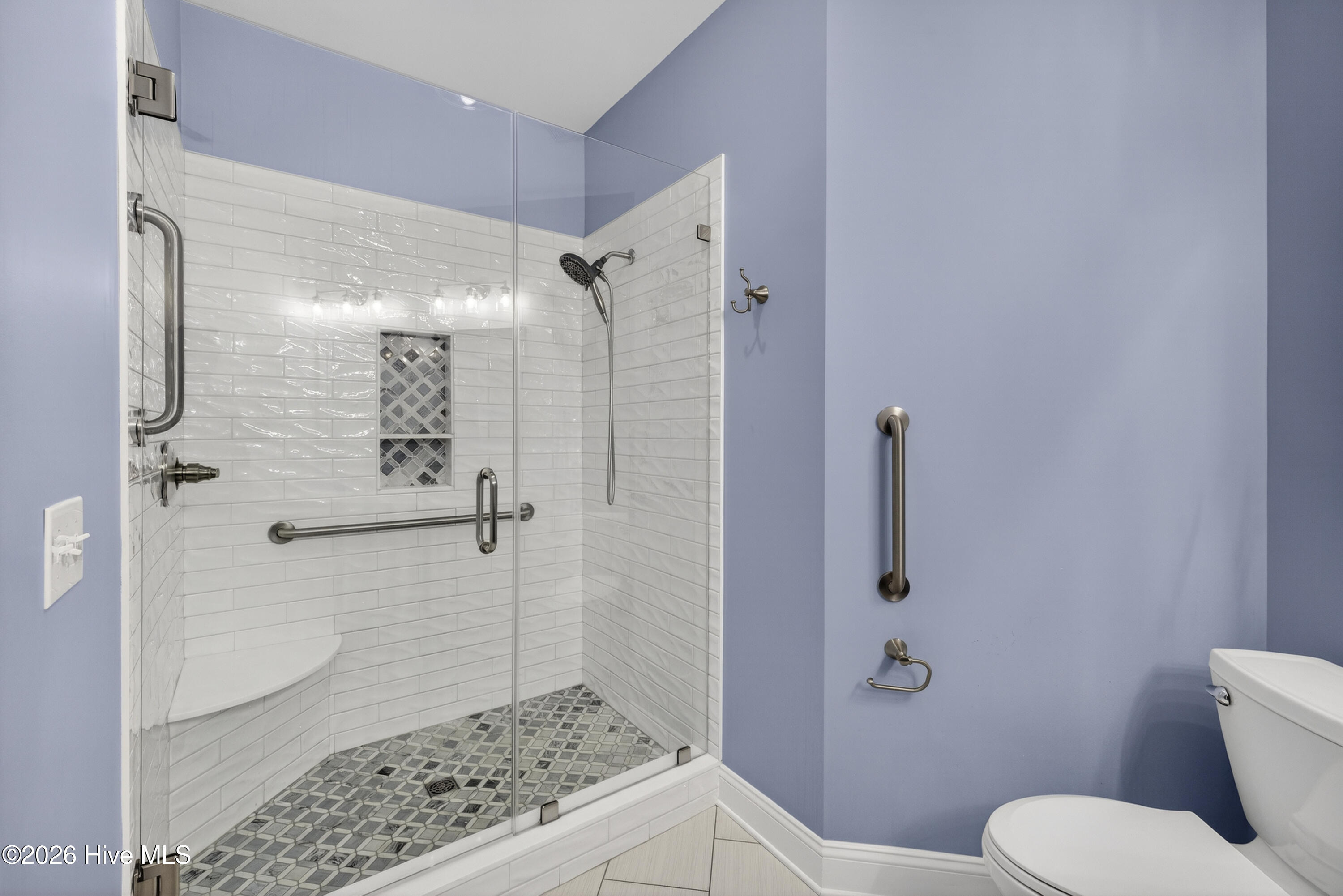 100562348 | Photo 24