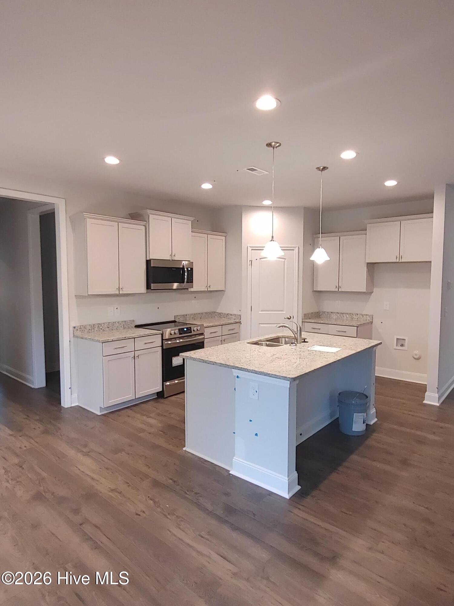 100547137 | Photo 16