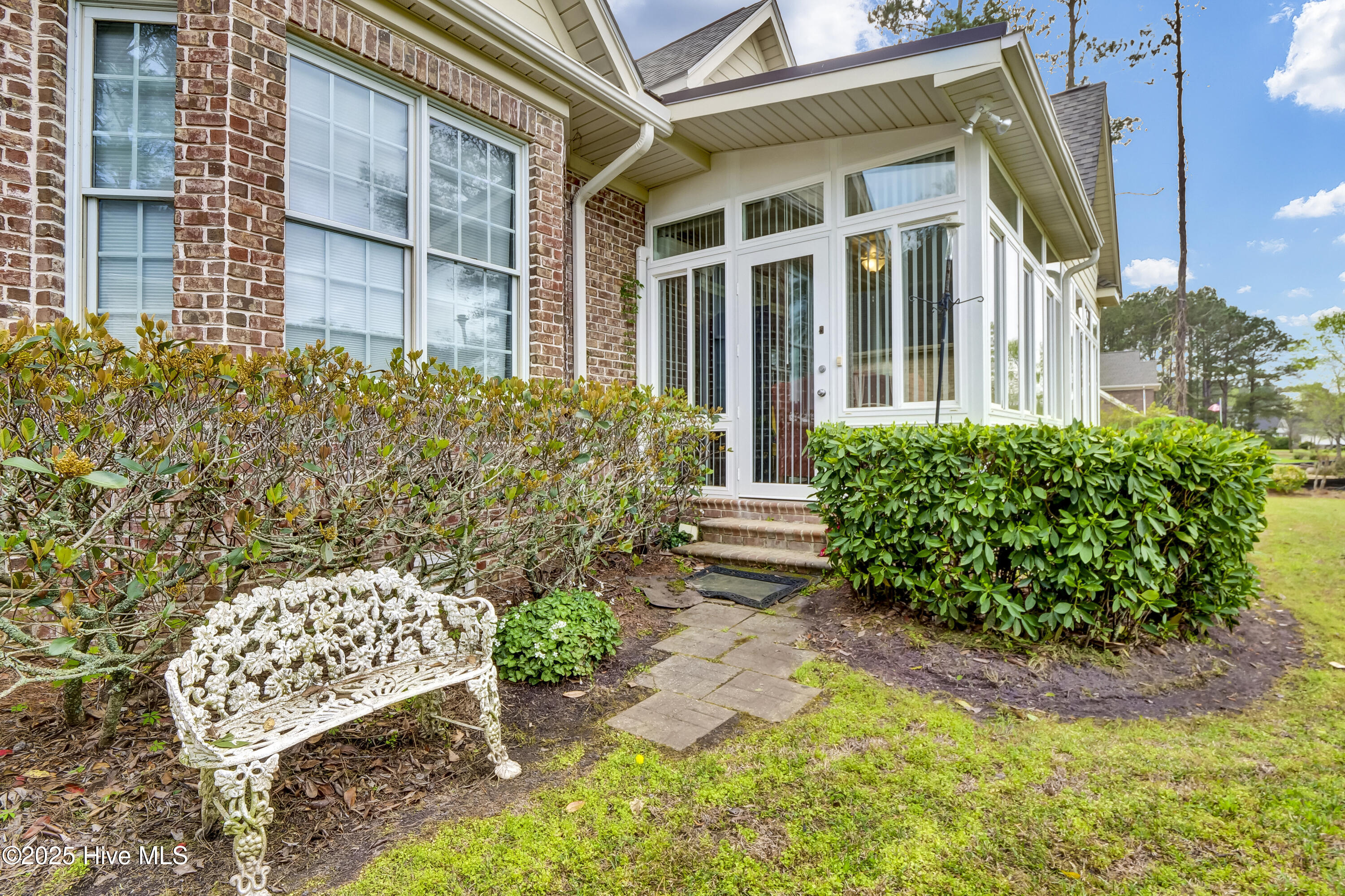 100499104 | Photo 30