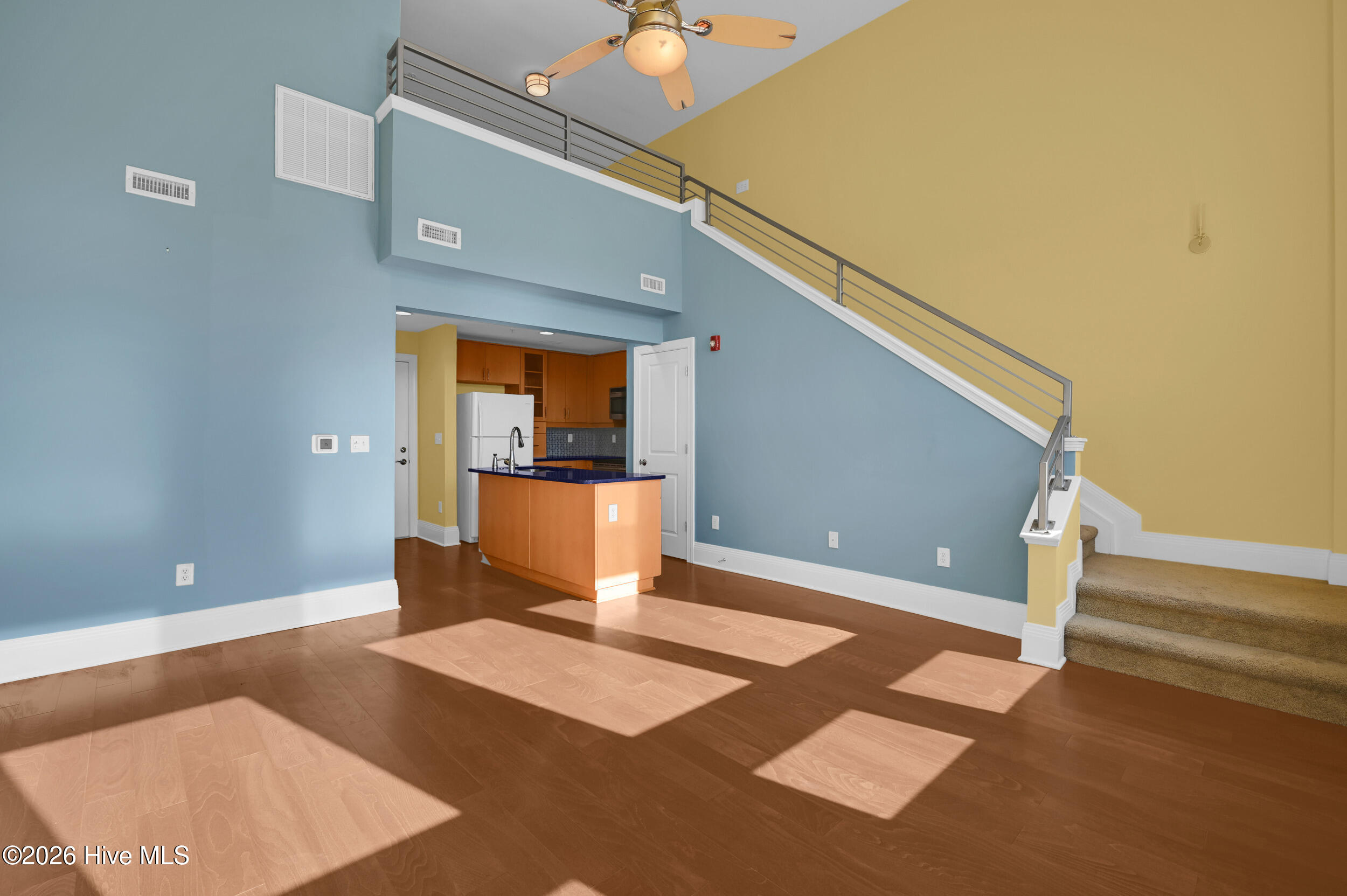 100551932 | Photo 11