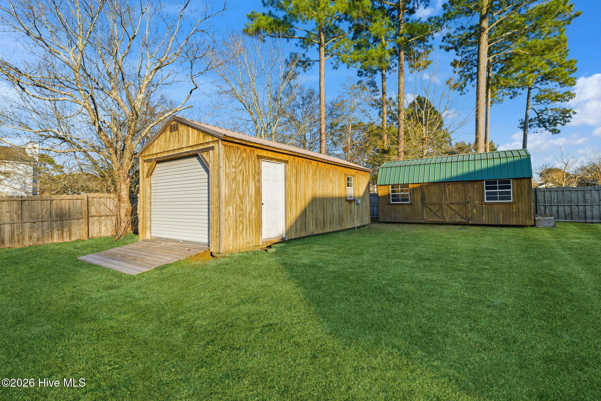 100548117 | Photo 43