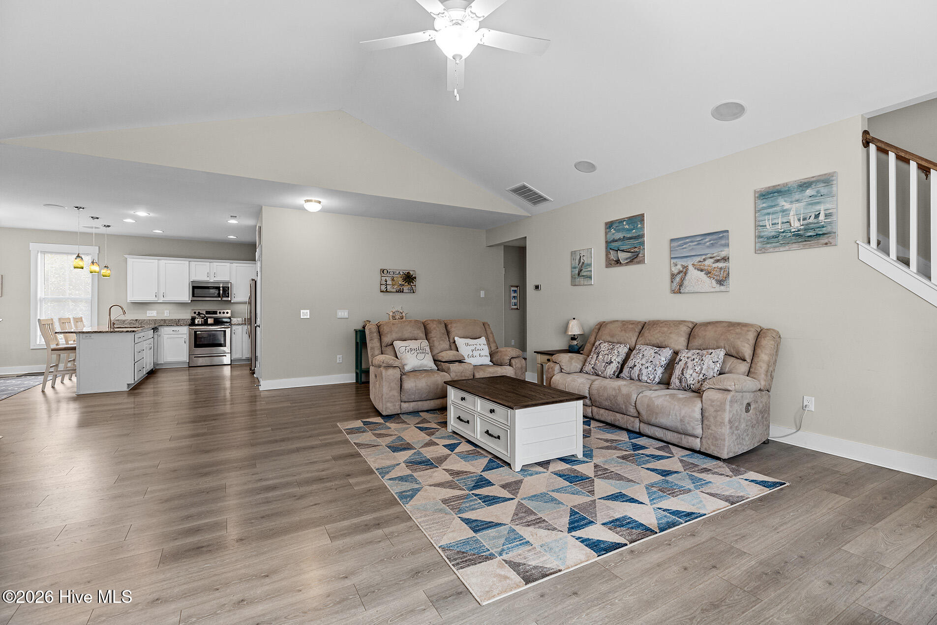 100550596 | Photo 19