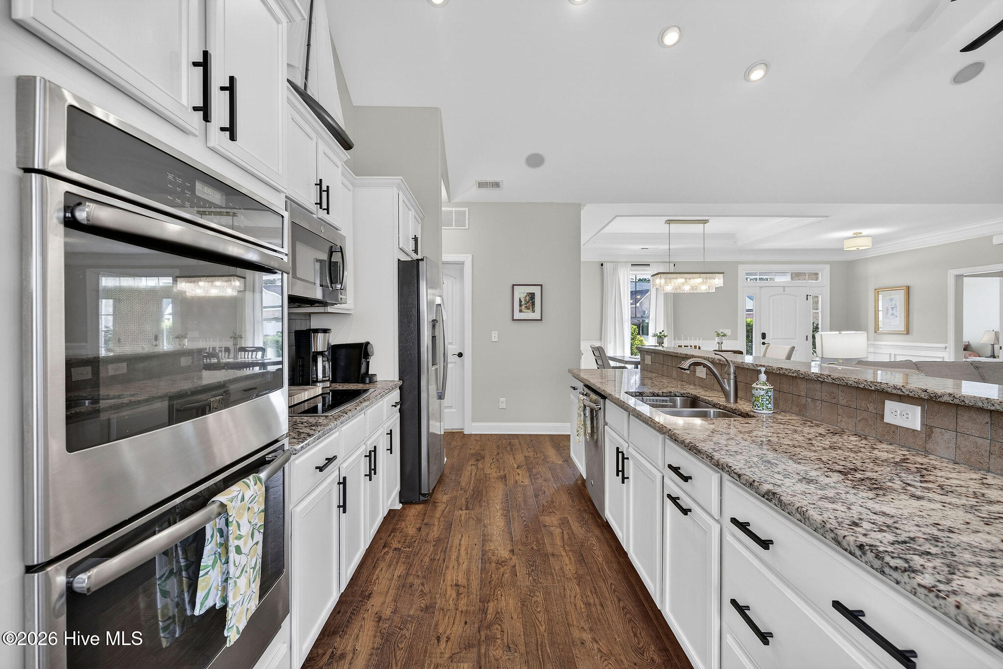 100558265 | Photo 22