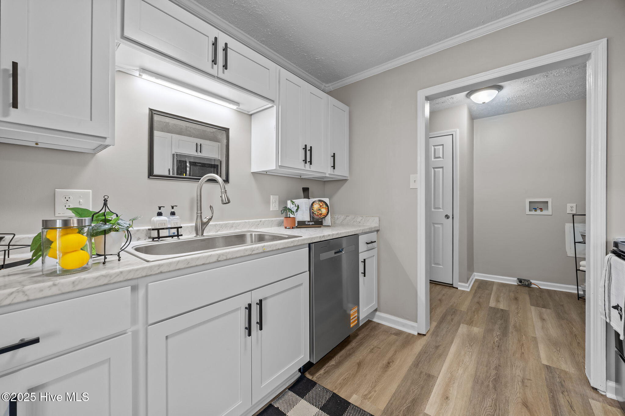 100543072 | Photo 11