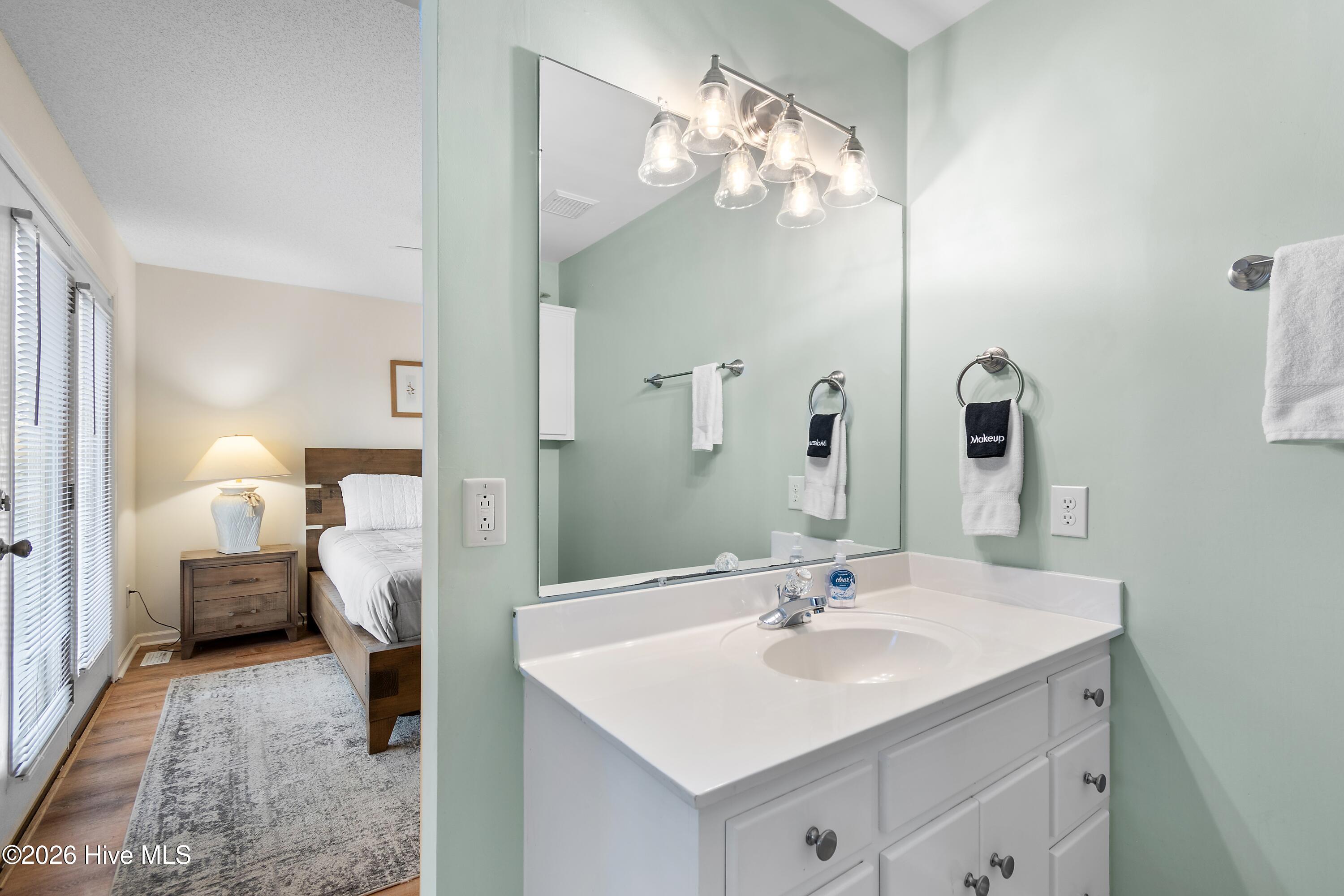 100550931 | Photo 36