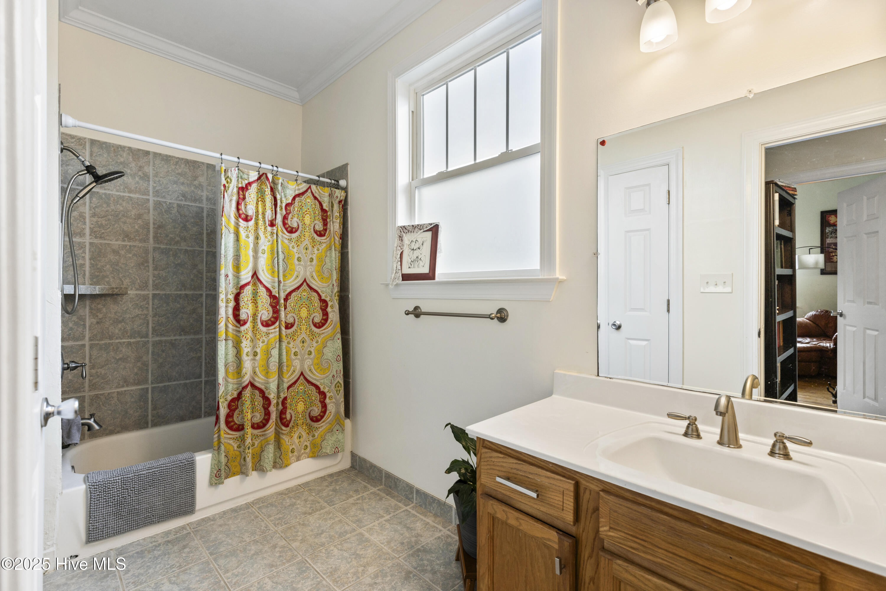 100516838 | Photo 26