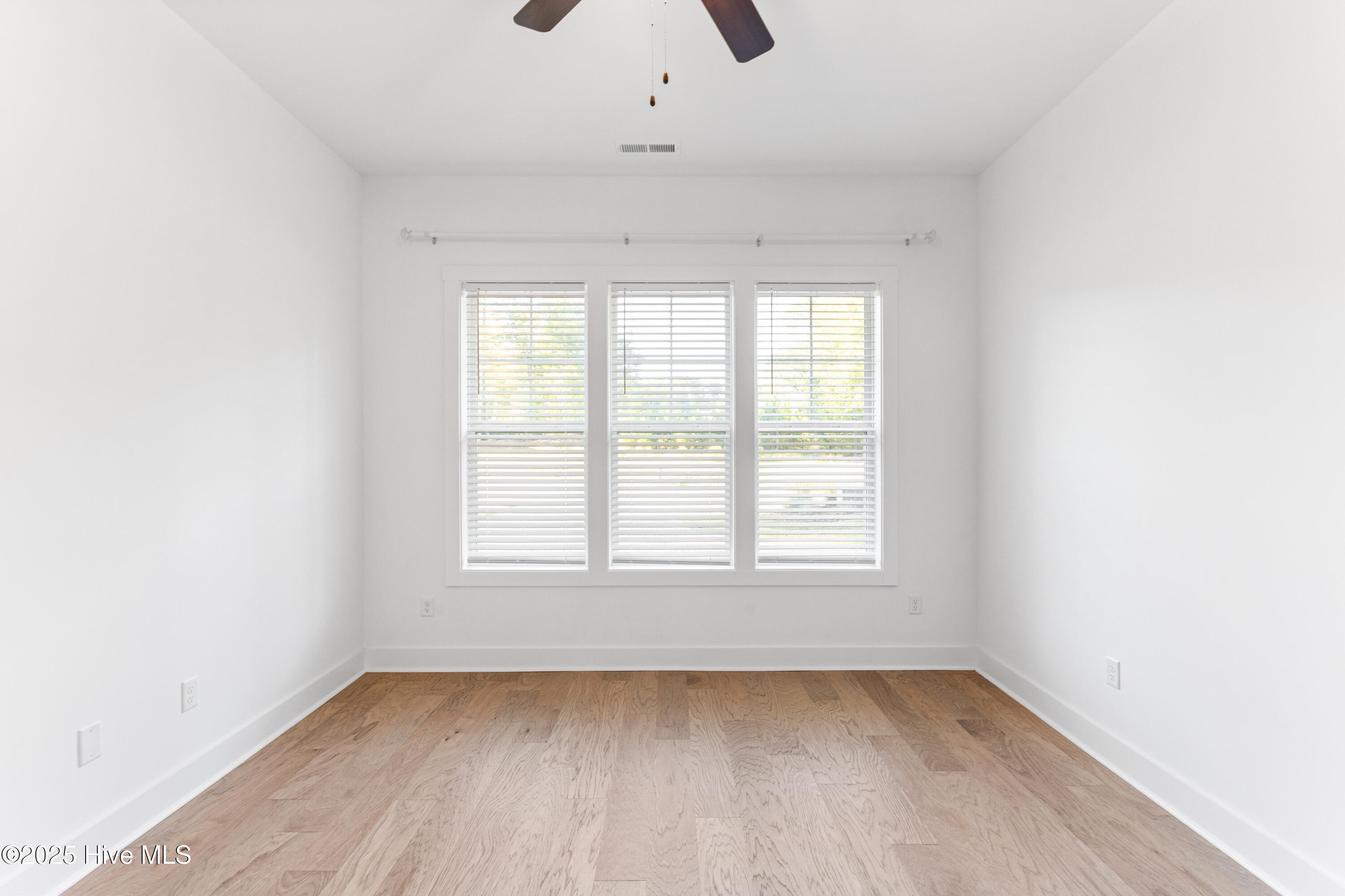 100537930 | Photo 39