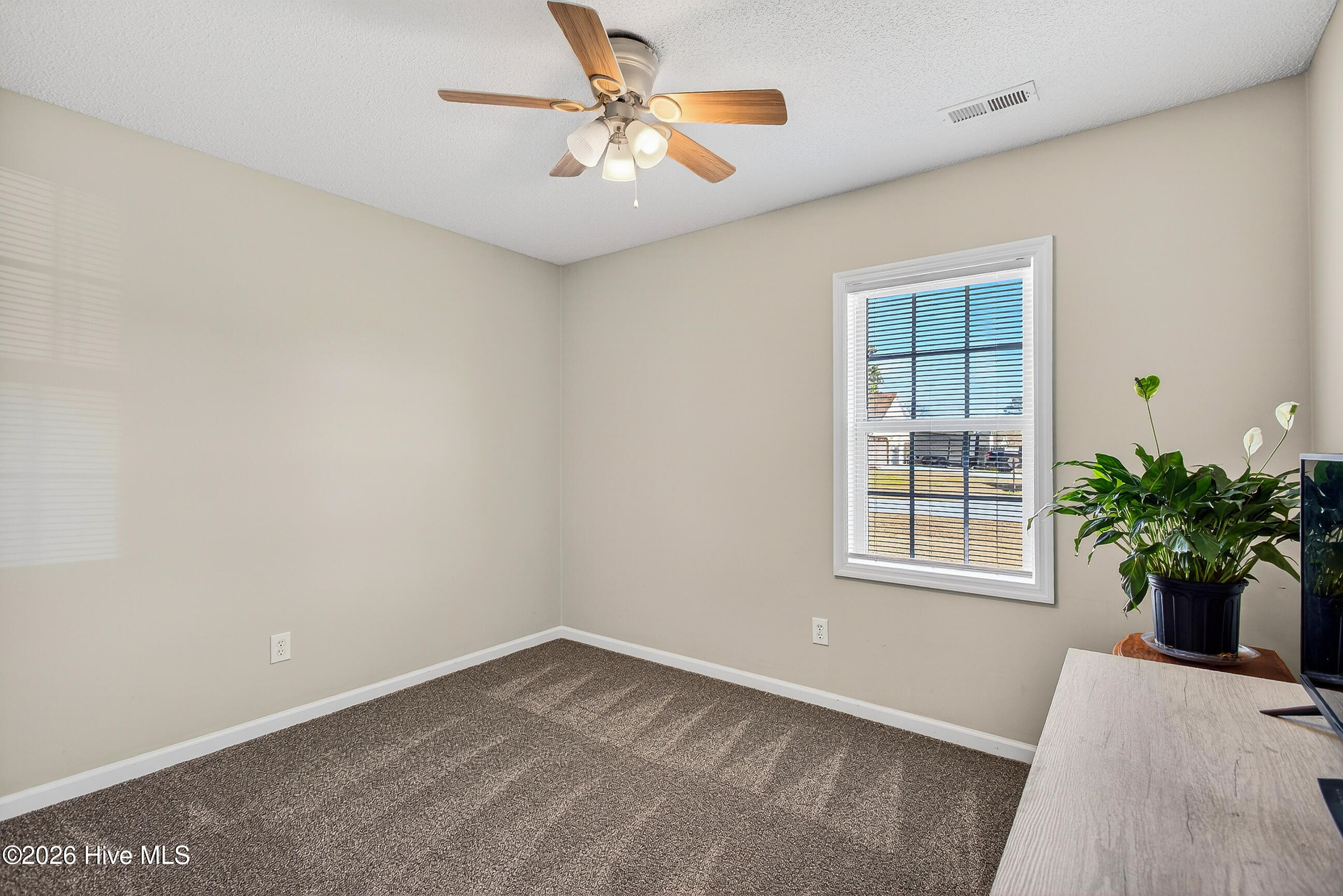 100557128 | Photo 18