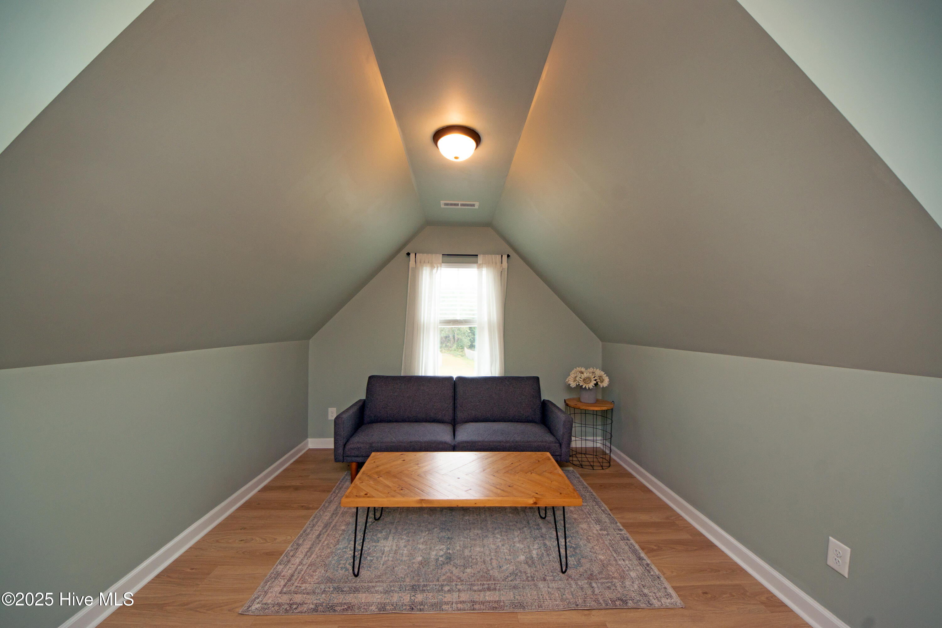 100539129 | Photo 43