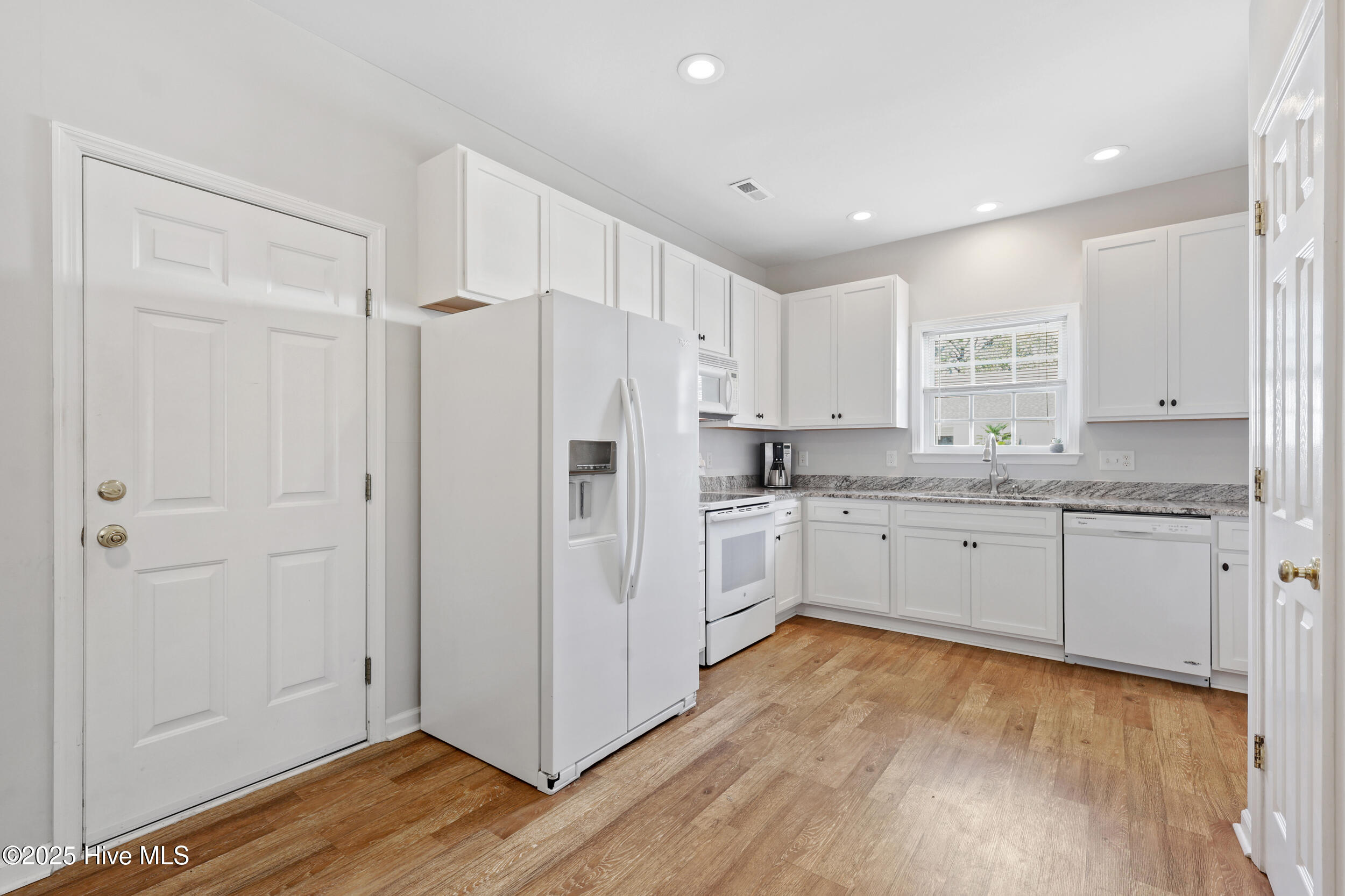 100533187 | Photo 12