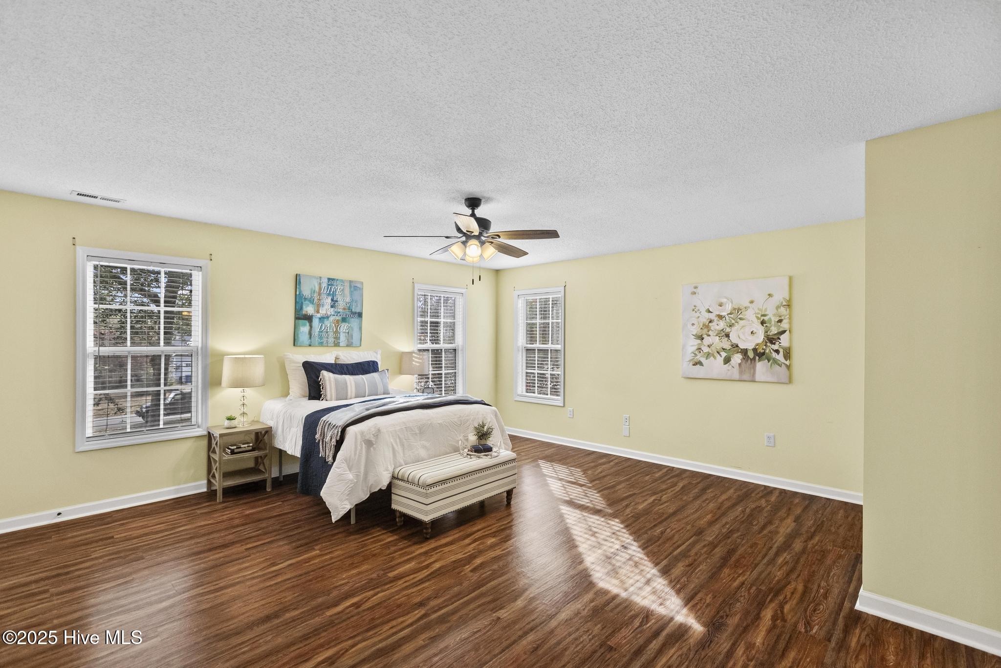 100546183 | Photo 35