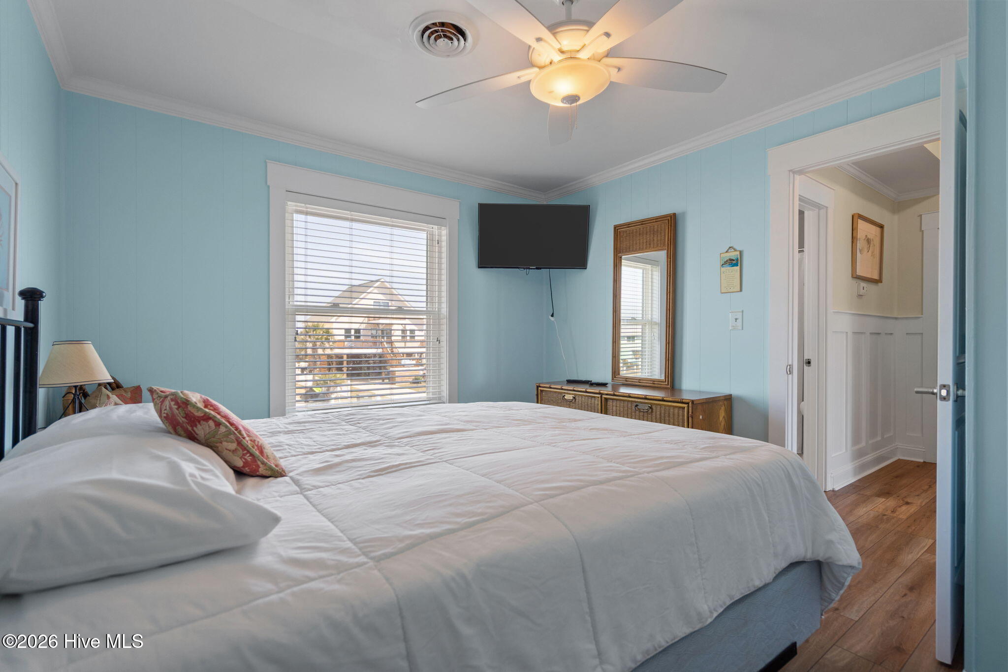 100568045 | Photo 23