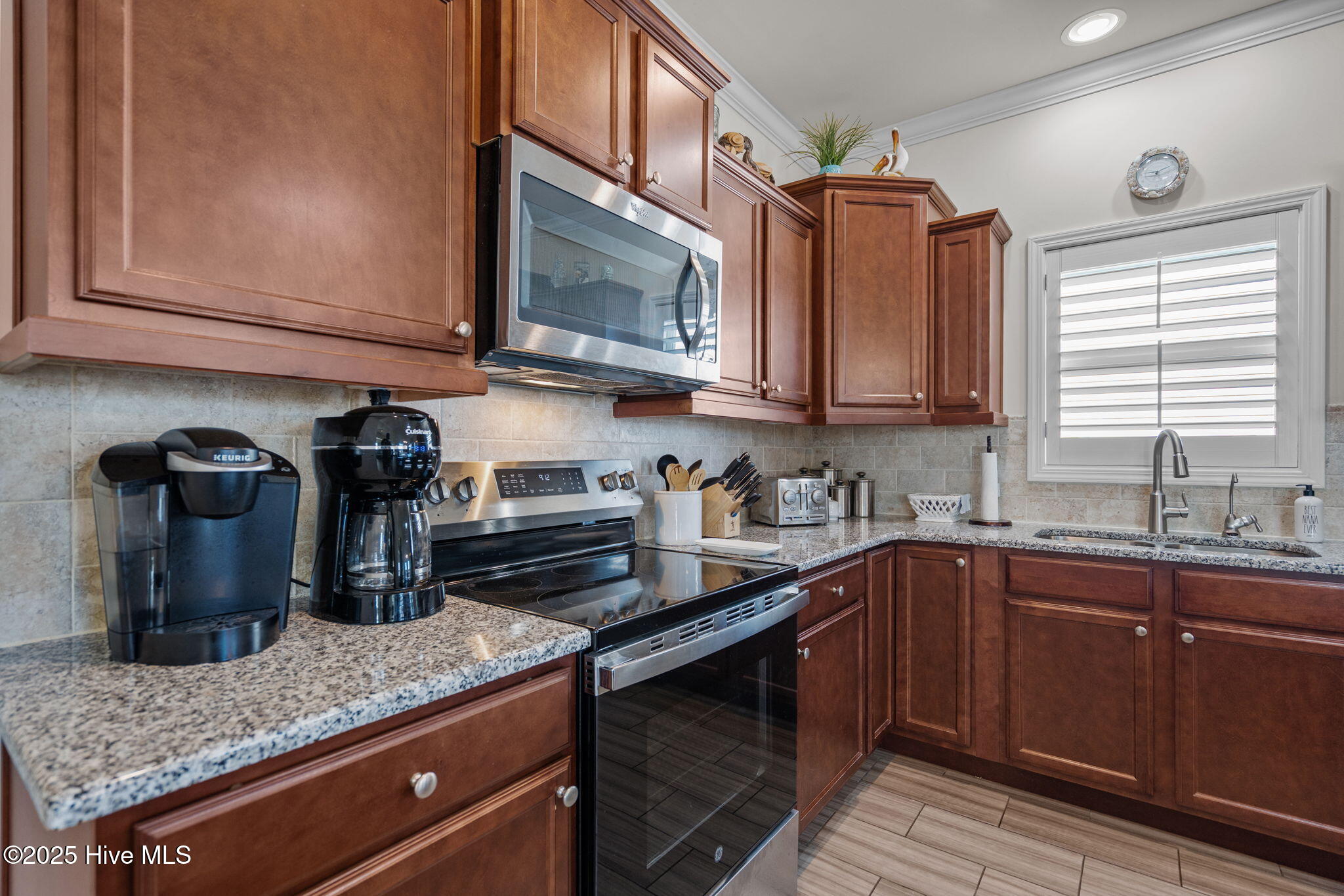 100540020 | Photo 34