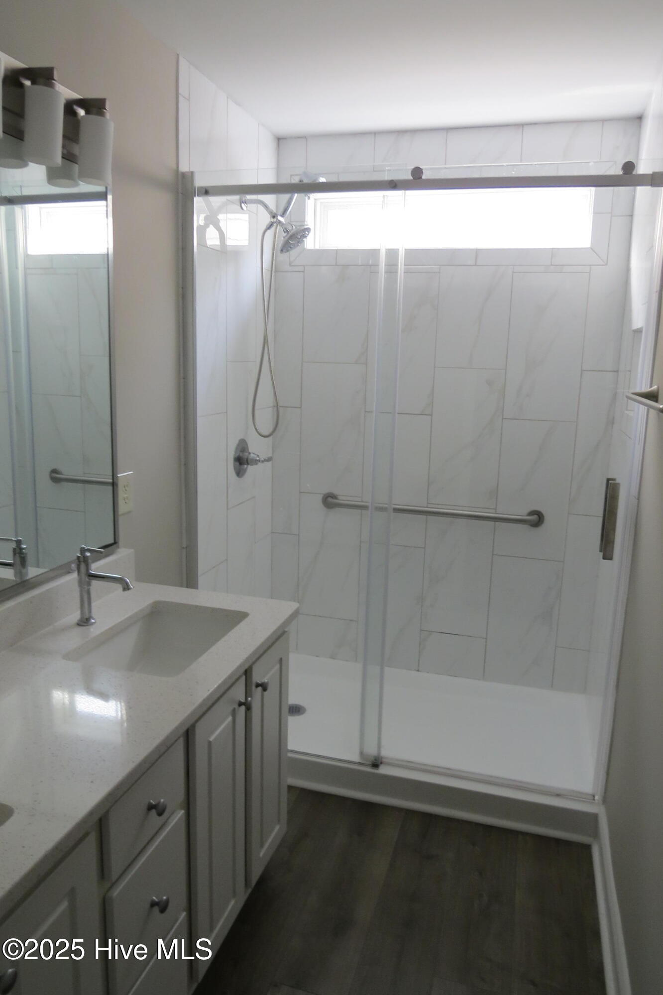 100538374 | Photo 16