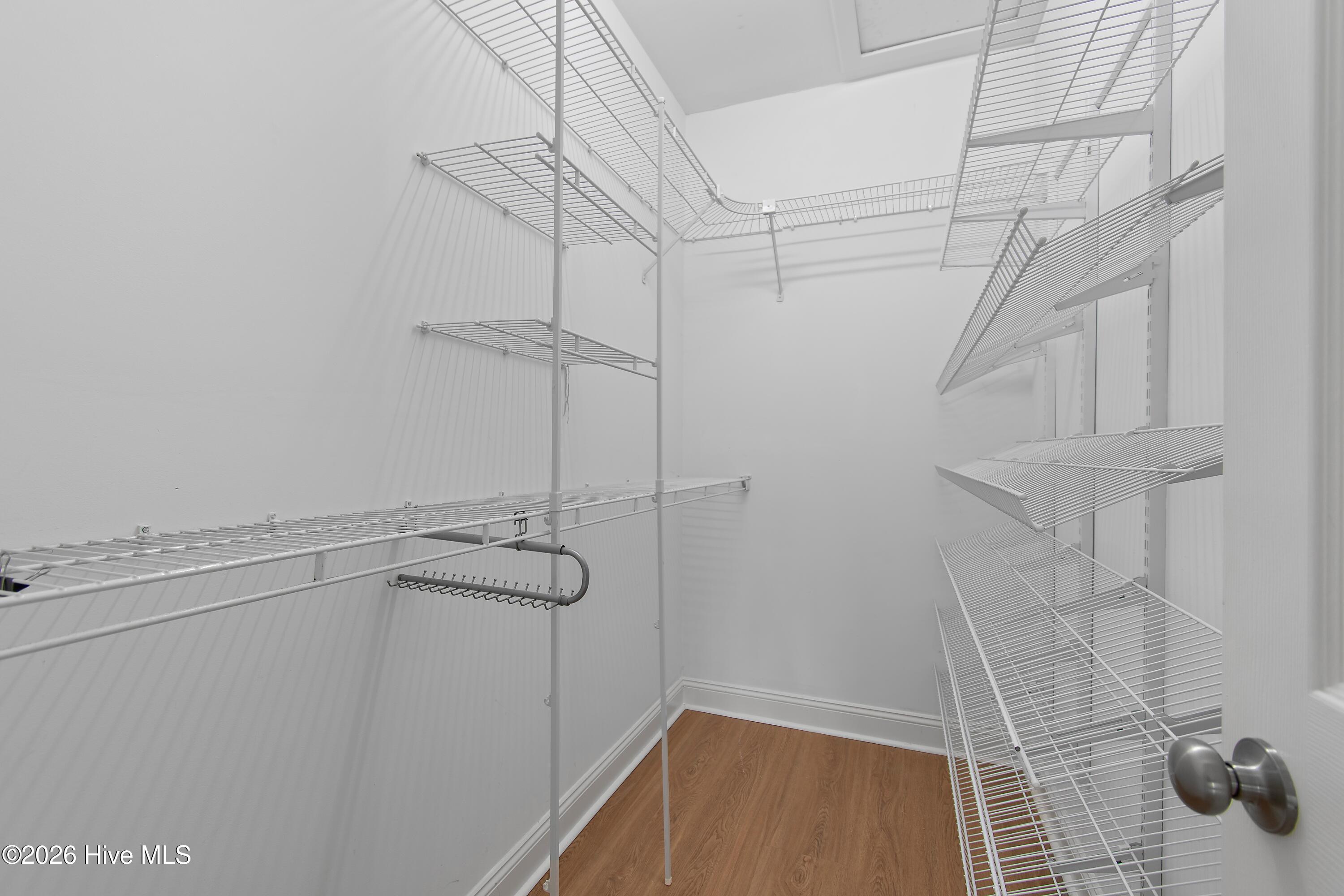 100562545 | Photo 26