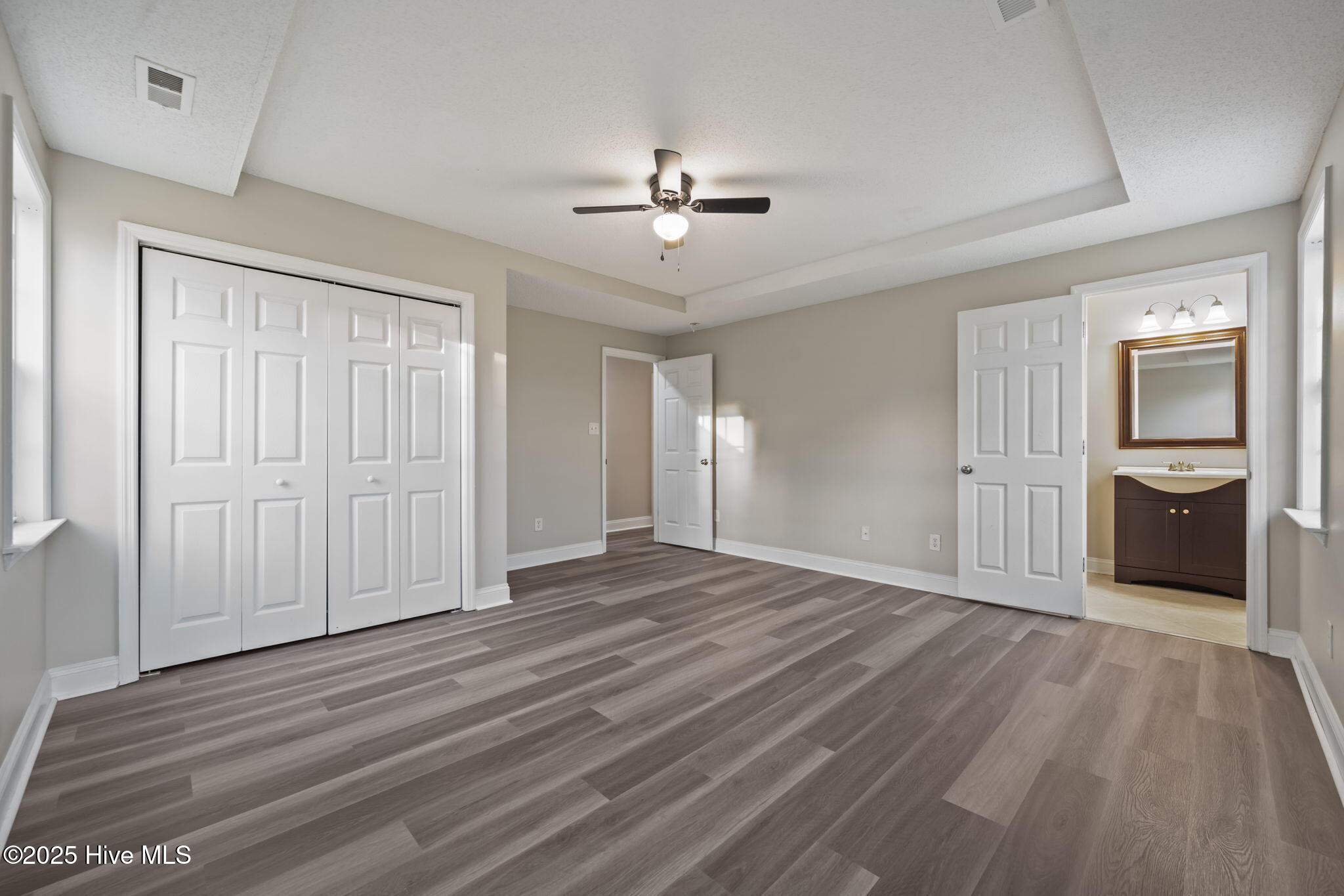 100547097 | Photo 18