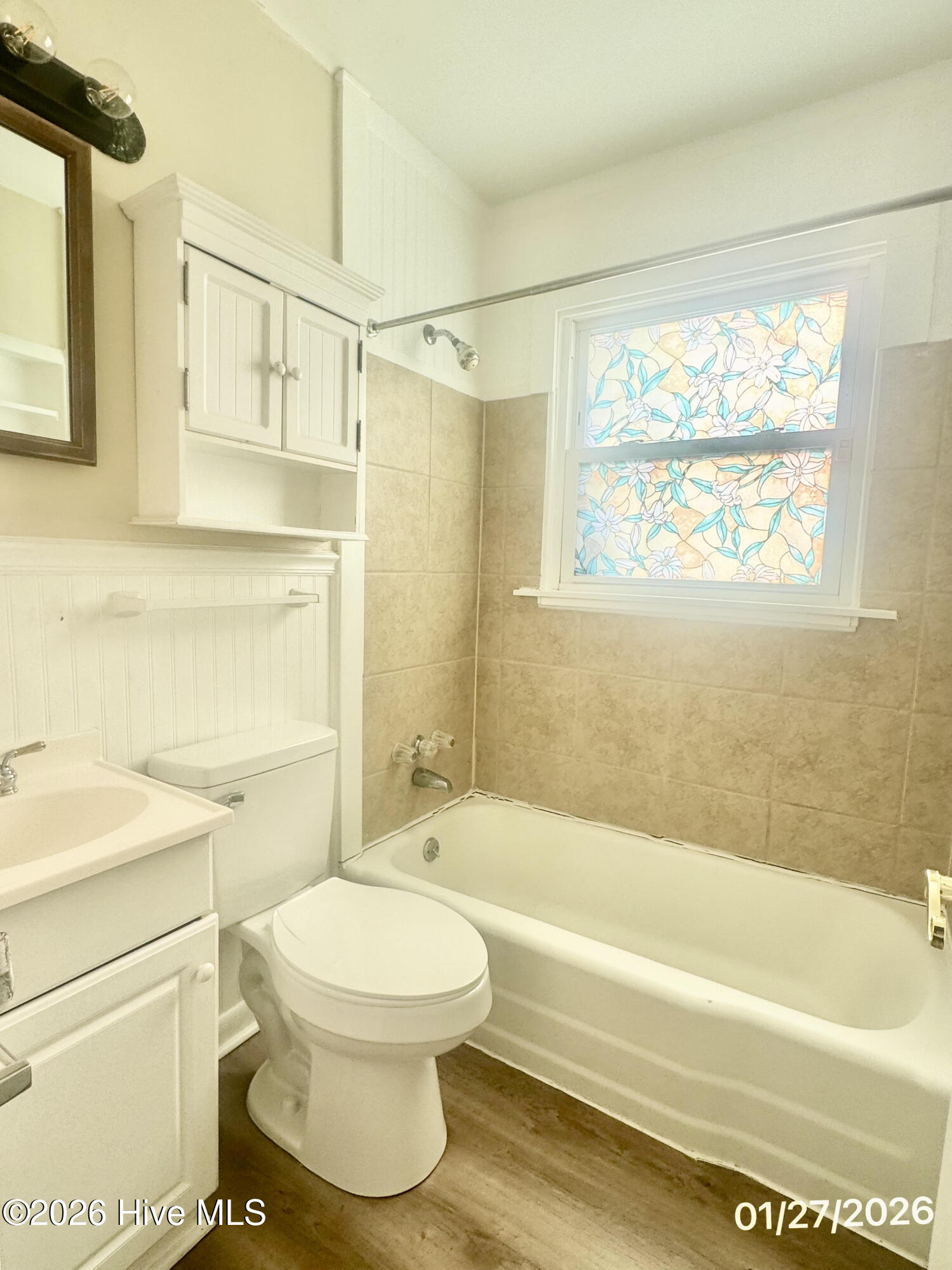 100551810 | Photo 11