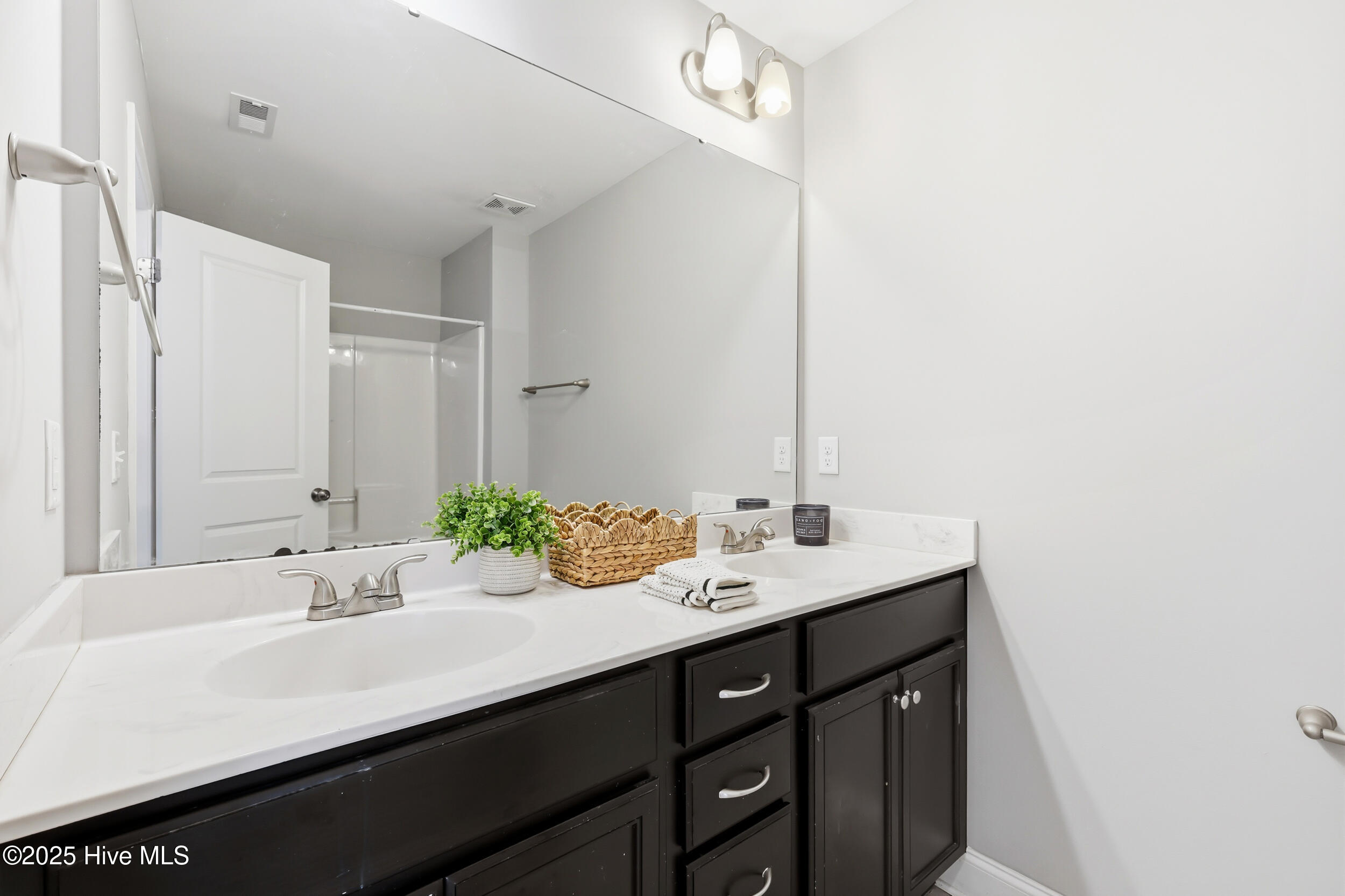 100537406 | Photo 32