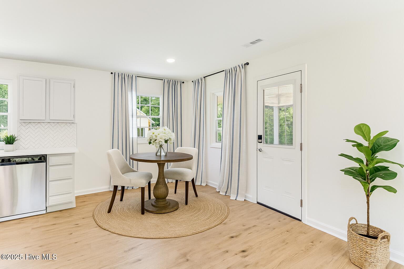 100509381 | Photo 14