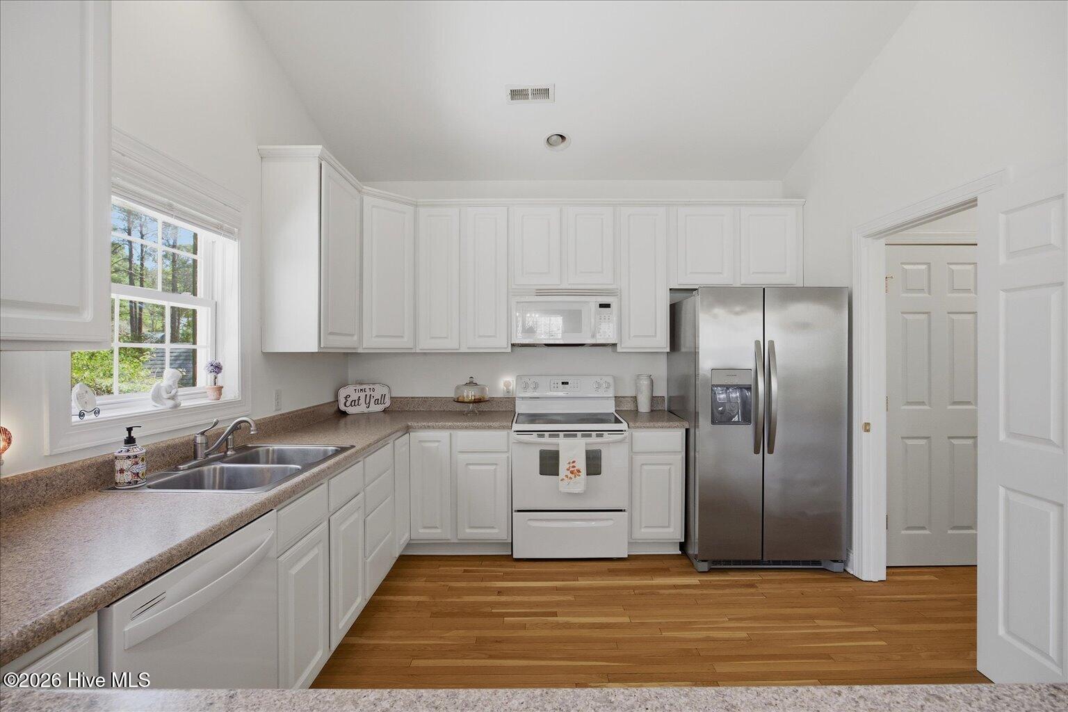 100564085 | Photo 20