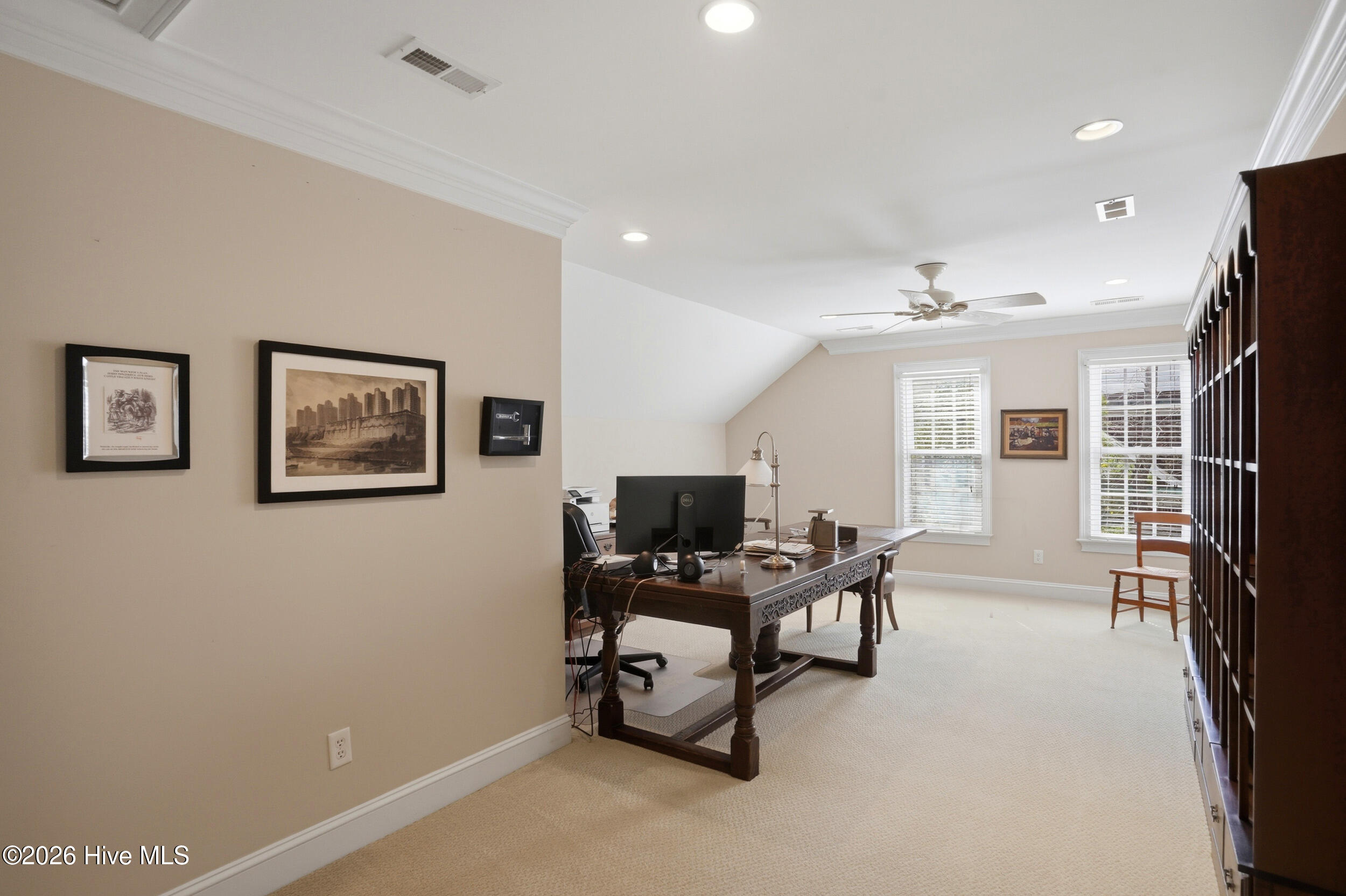 100563171 | Photo 31